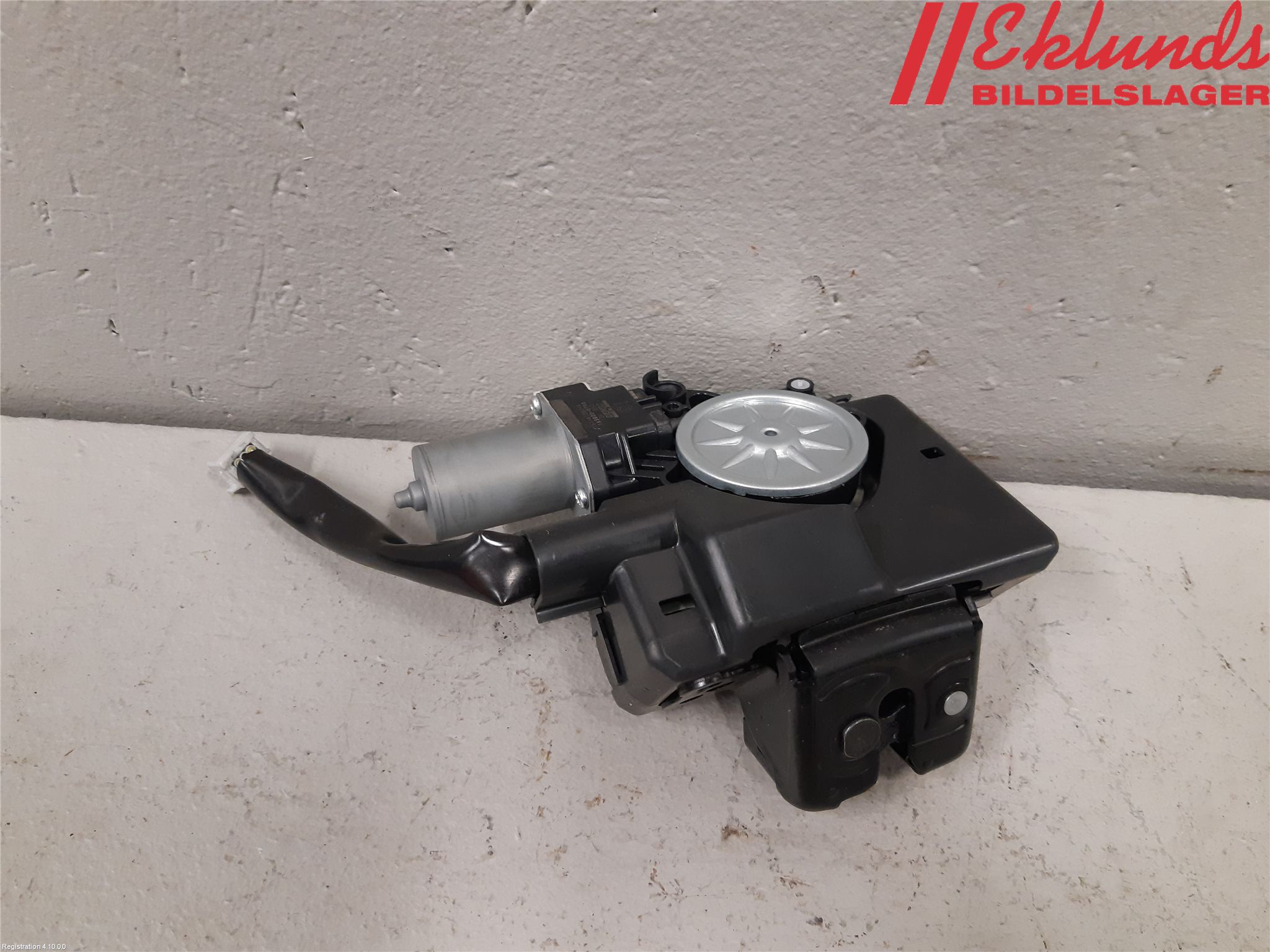 Toyota RAV4 19- Låskista Baklucka