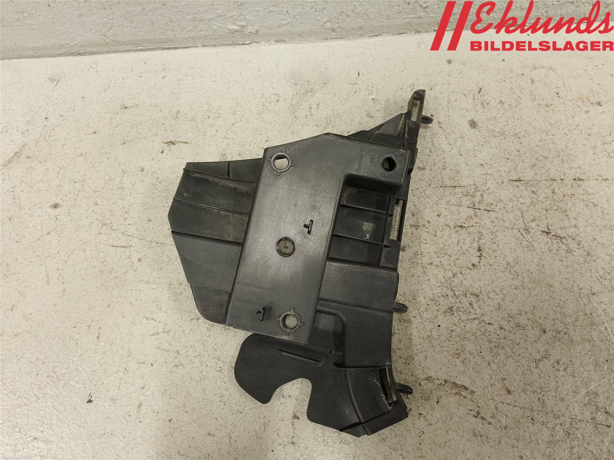 Volvo V70 08-13 Stötfångarfäste Fram Vä