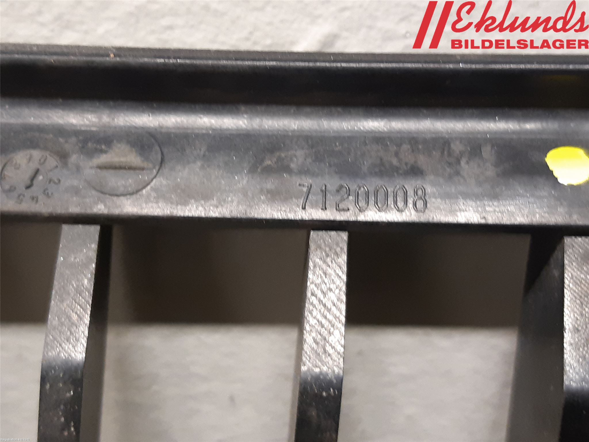 BMW 3 E90/91 SED/TOU 05-12 Grilldel Höger