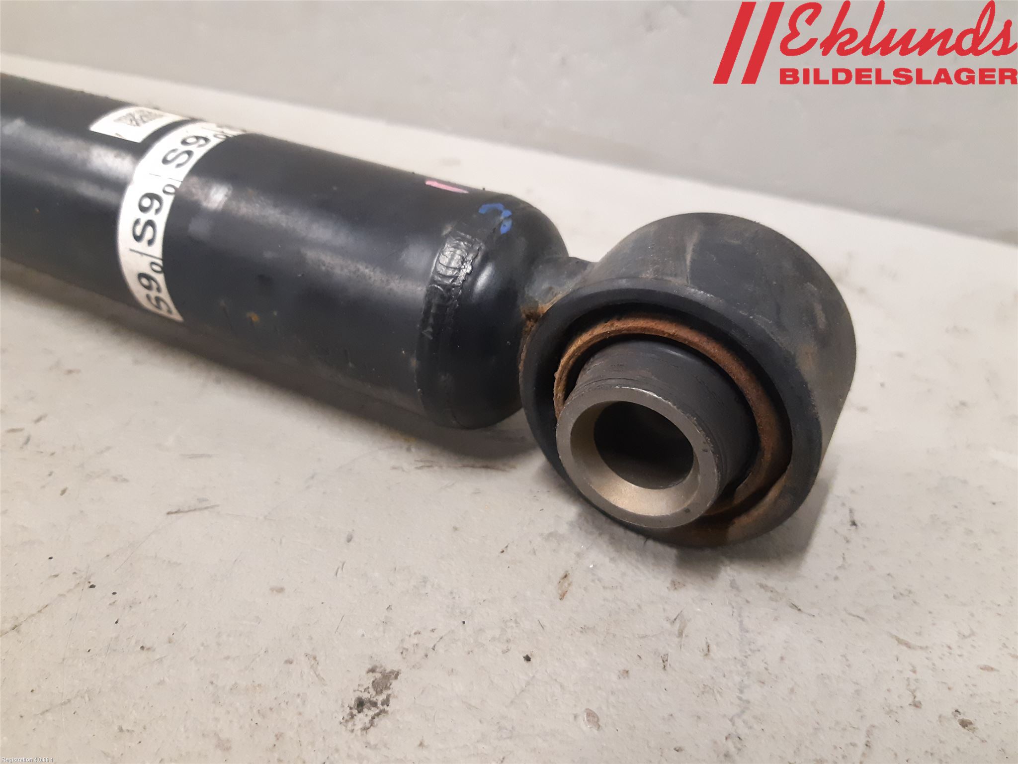 Toyota COROLLA 19- Stötdämpare Bak