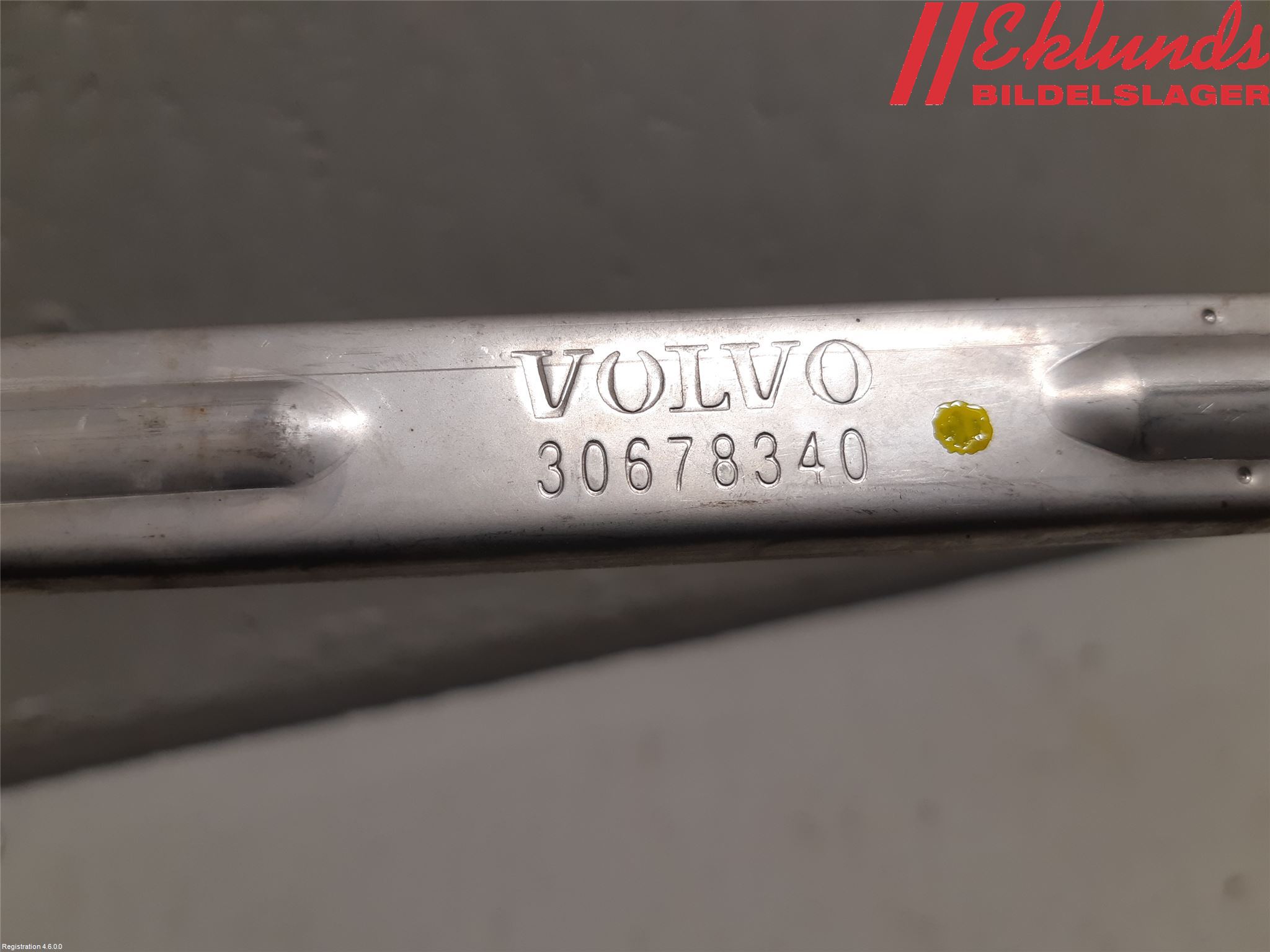 Volvo V70 14-16 Strålkast Fästsarg