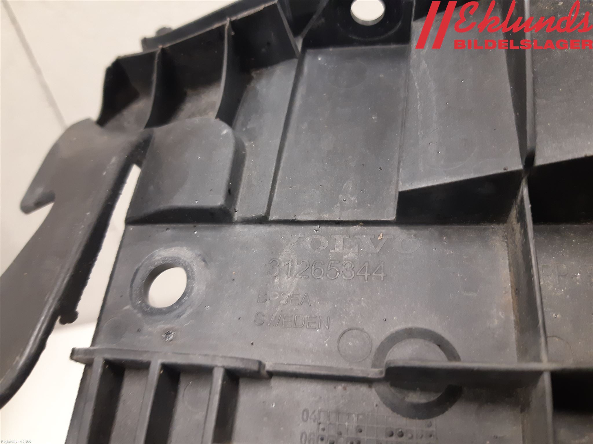 Volvo V70 08-13 Stötfångarfäste Fram Vä