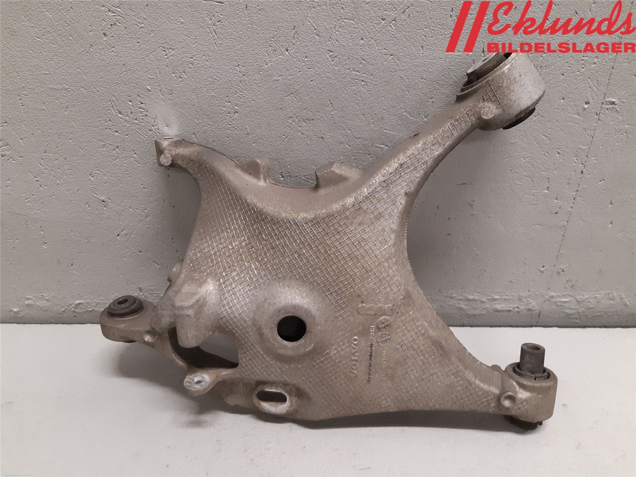 Volvo V90 17->> Bärarm Bak Höger