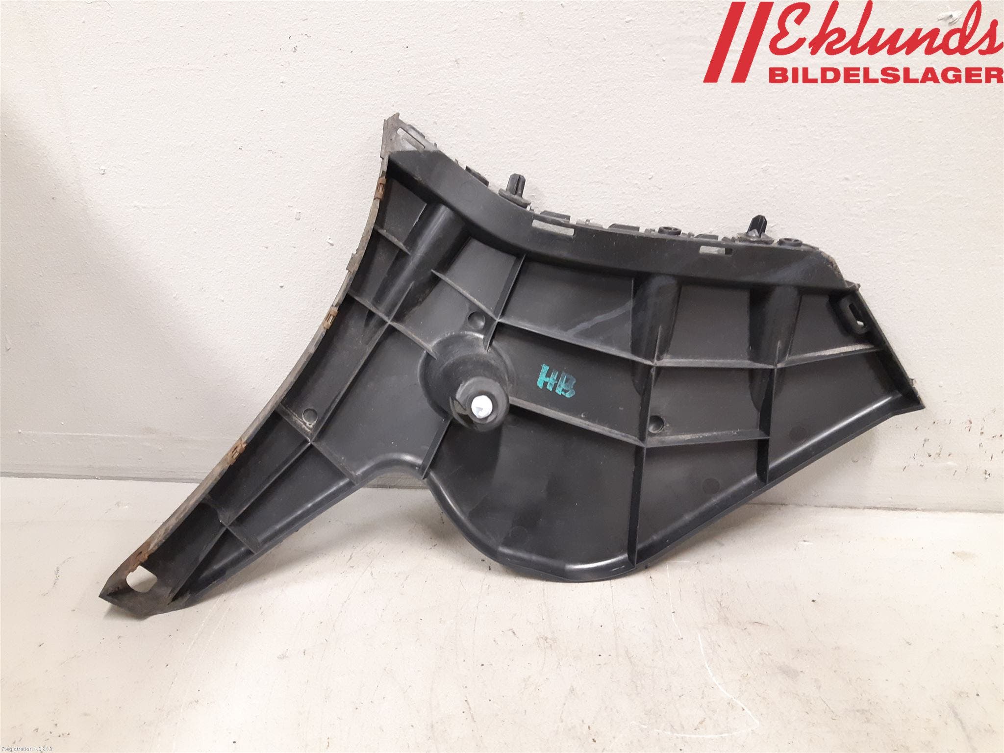 Volvo V60 11-13 Stötfångarfäste Bak Hö