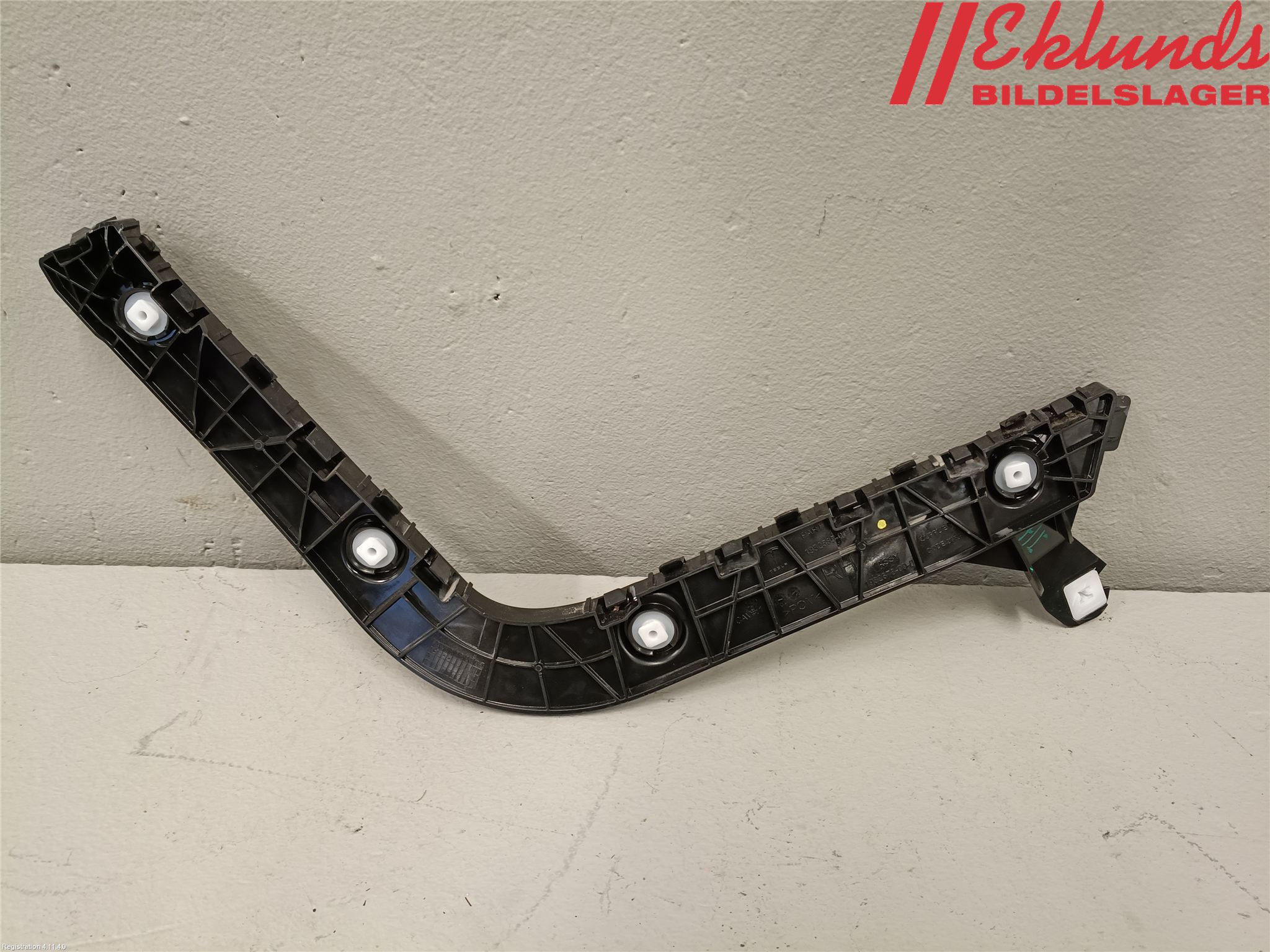 Tesla MODEL Y 21- Stötfångarfäste Bak Hö