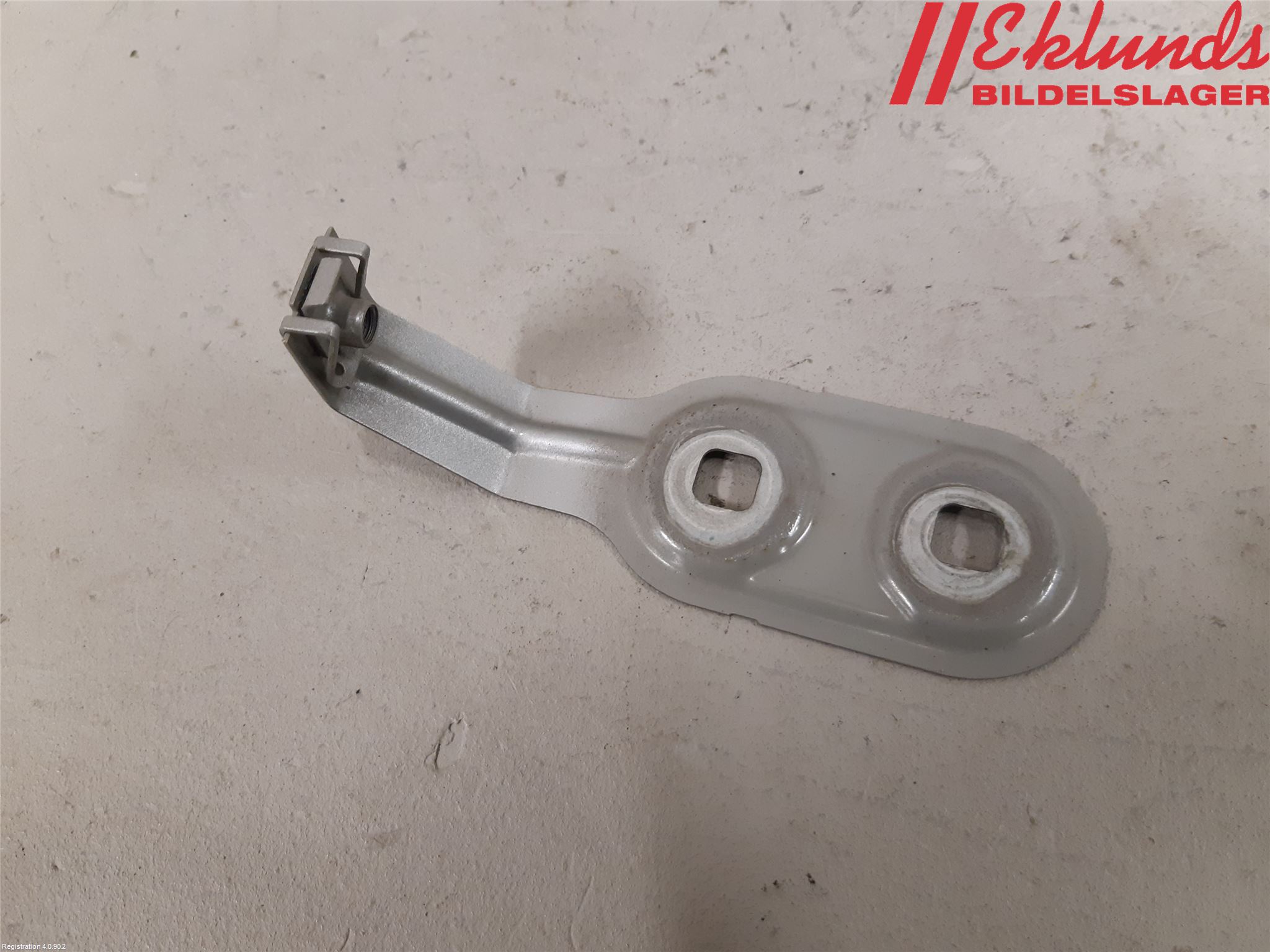 BMW 5 F10/F11/F18 09-17 Skärmfäste Fram Hö