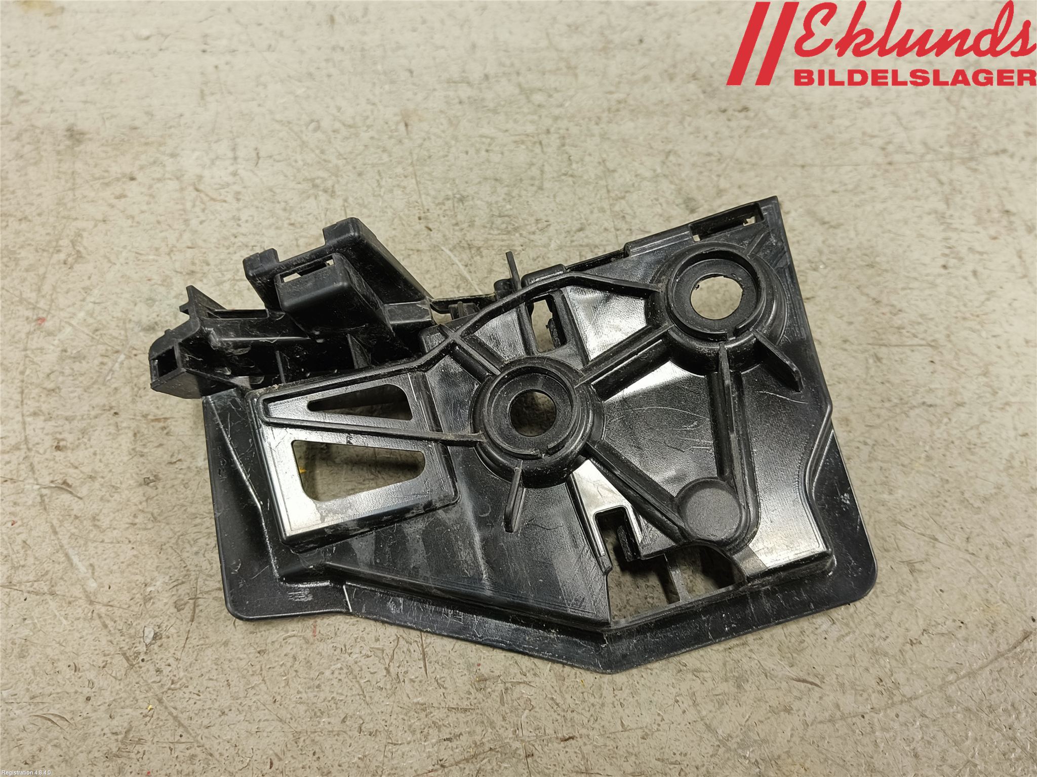 Volkswagen VW TIGUAN 16-24 Stötfångarfäste Bak Hö