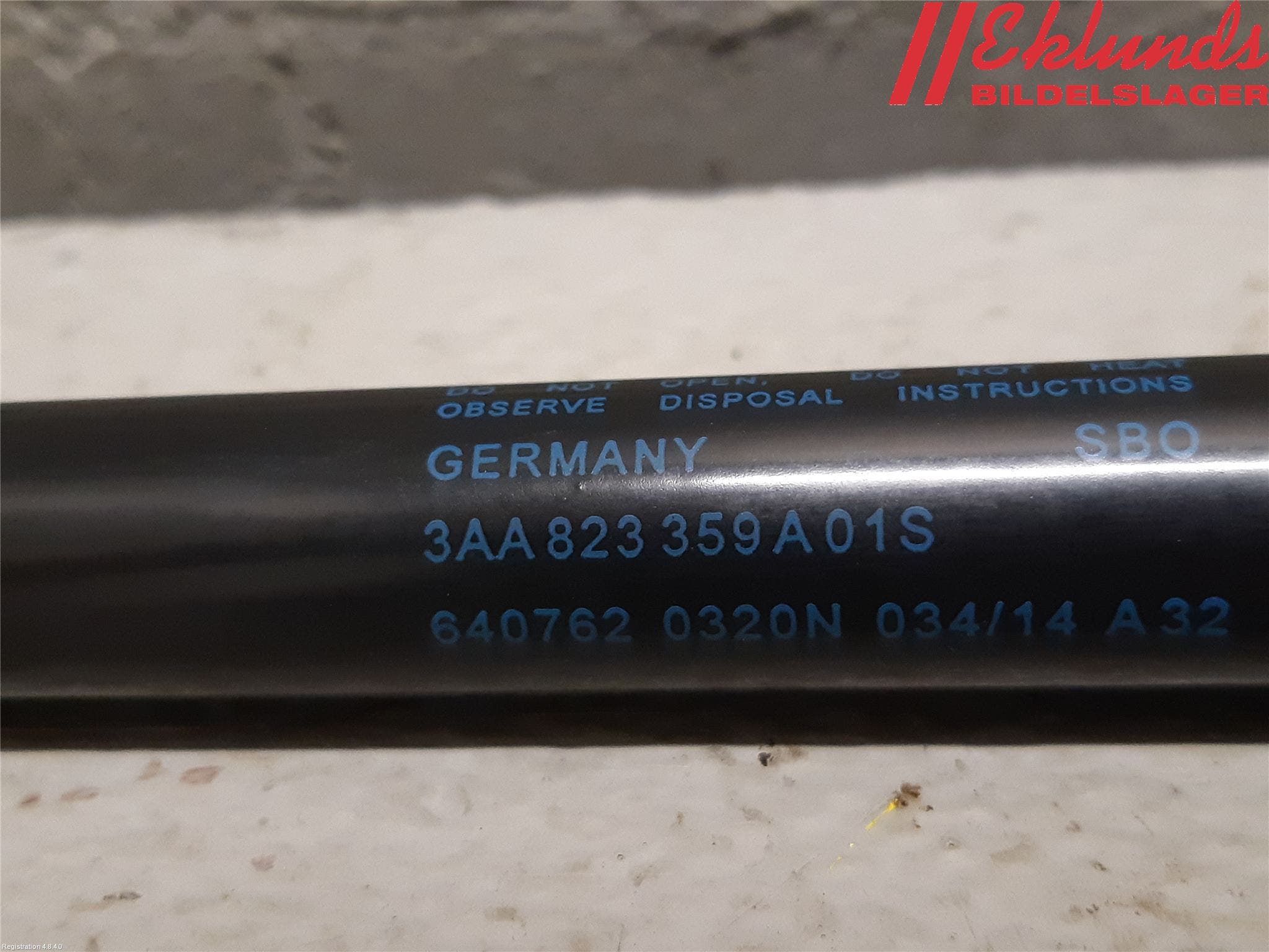 Volkswagen VW PASSAT 11-14 Gasfjäder Motorhuv