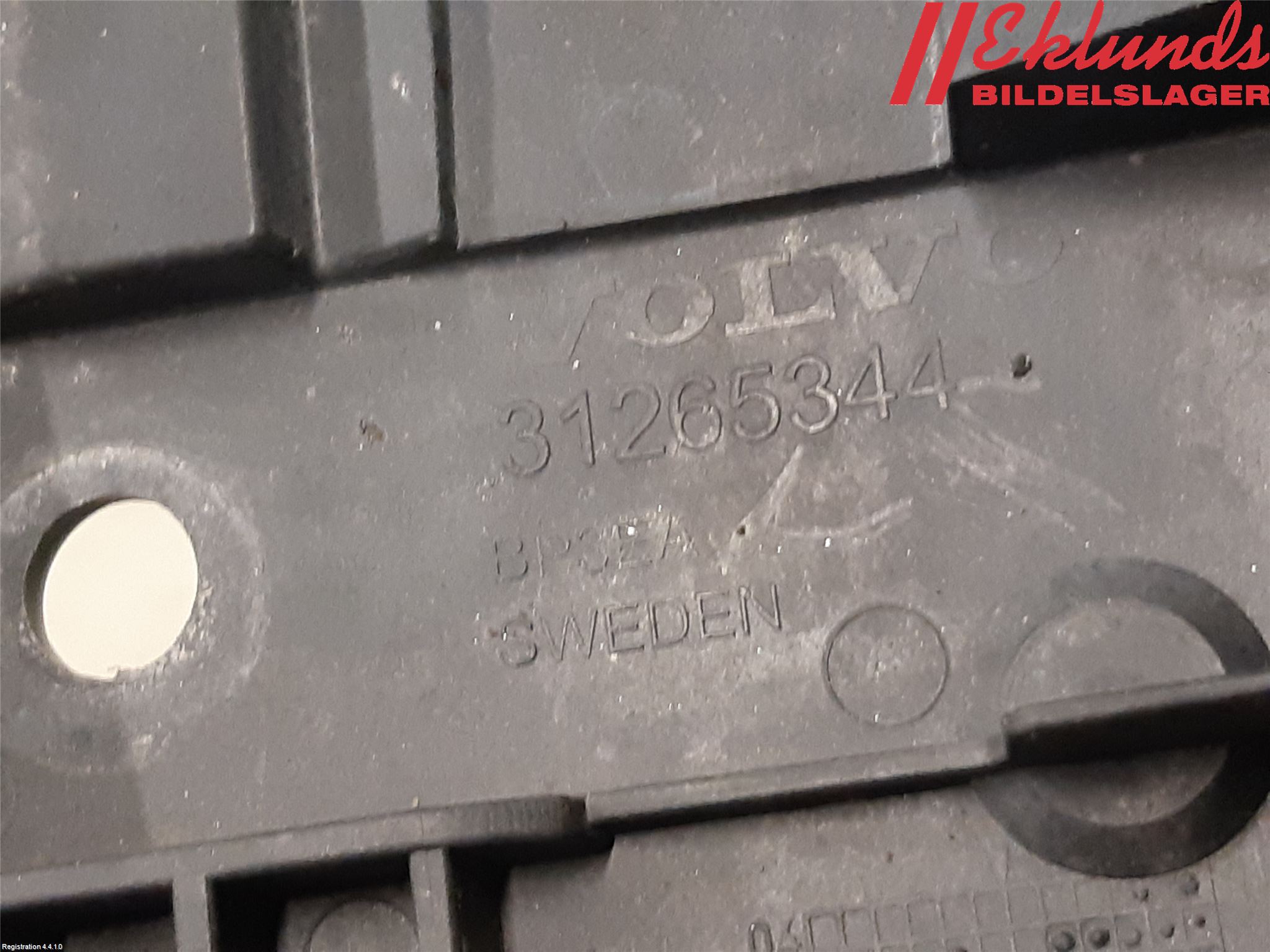 Volvo V70 08-13 Stötfångarfäste Fram Vä