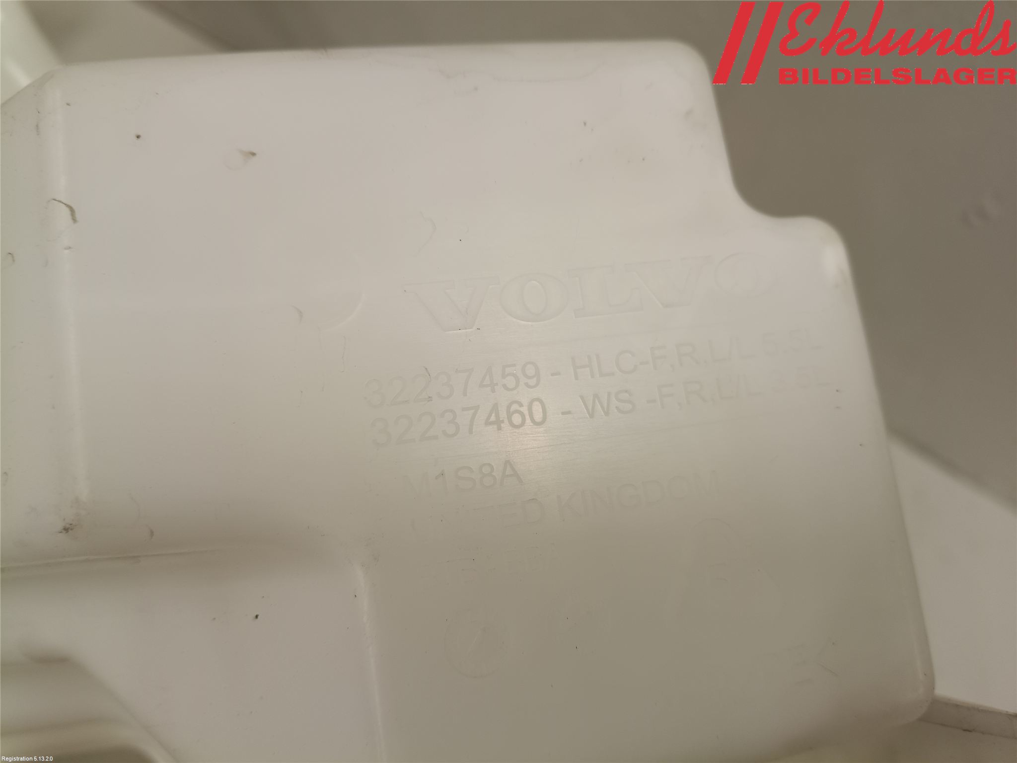Volvo XC40/RECHARGE 18- Spolartank Vindruta-Strål