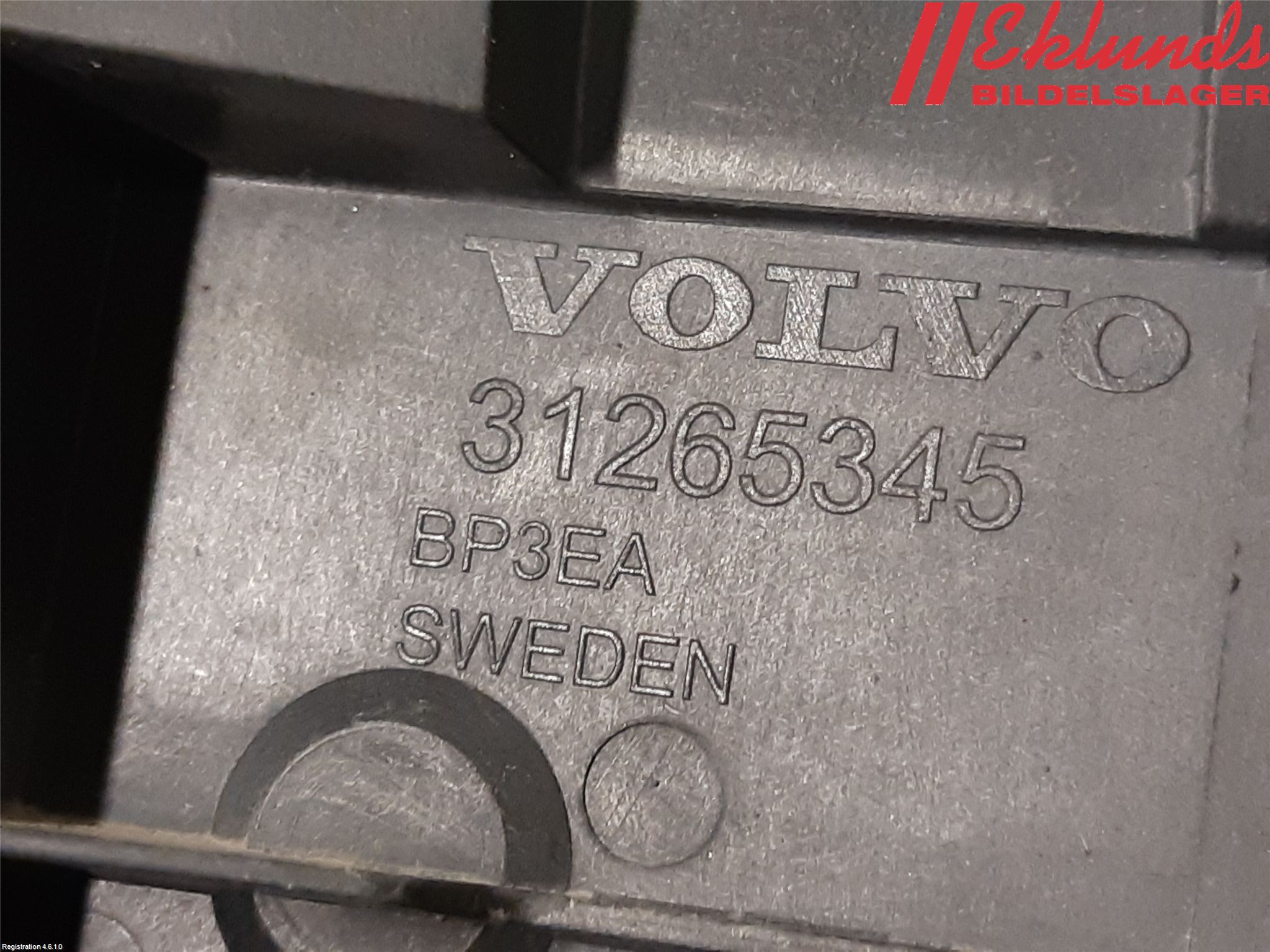 Volvo V70 08-13 Stötfångarfäste Fram Hö