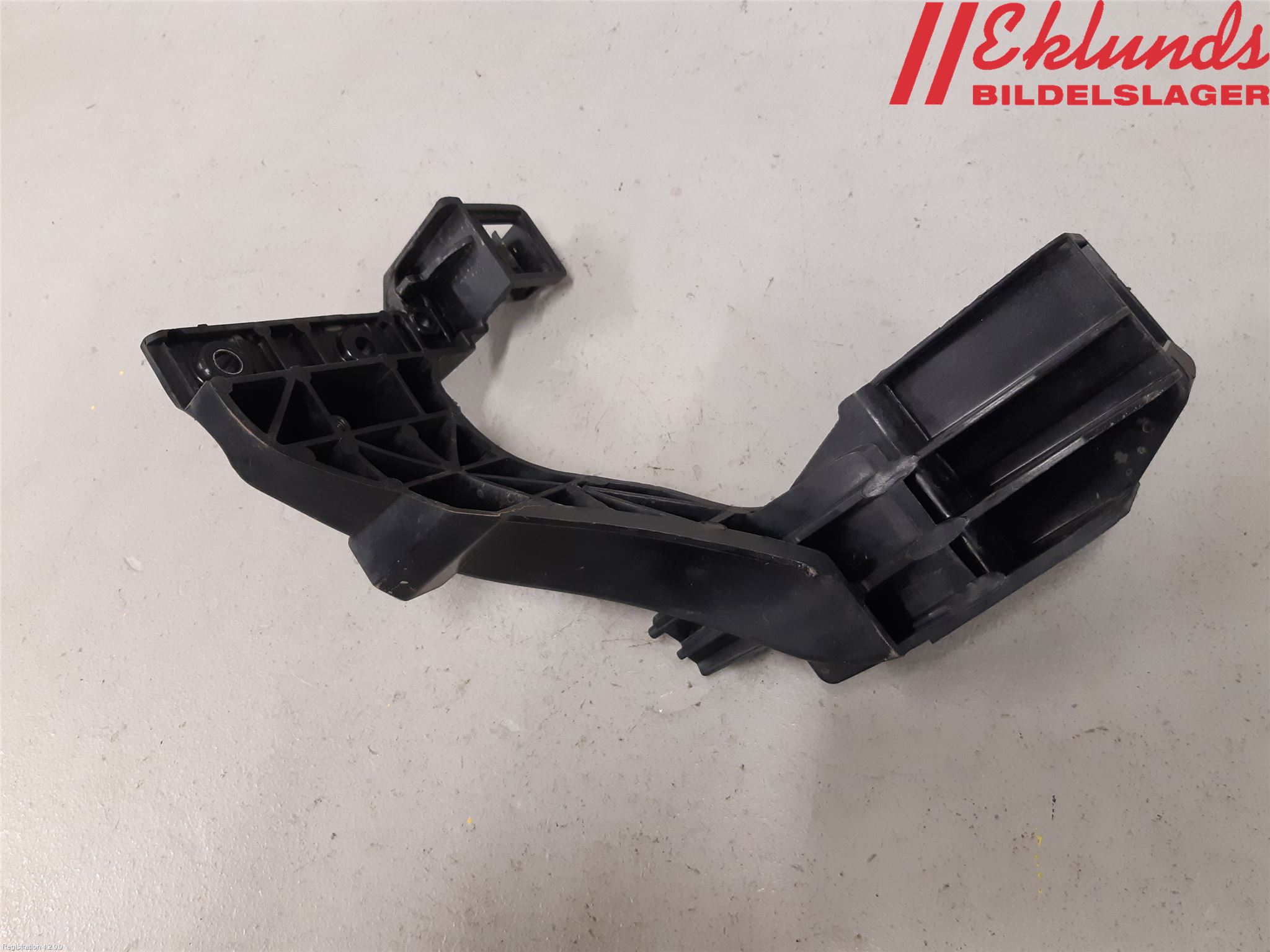 Kia CEED 12-18 Strålkast Fästsarg