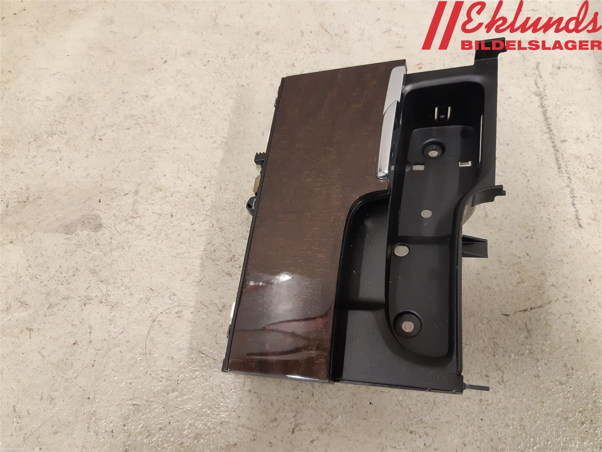 Volvo XC90/RECHARGE 16- Instrumentbräda Förvaringsfack