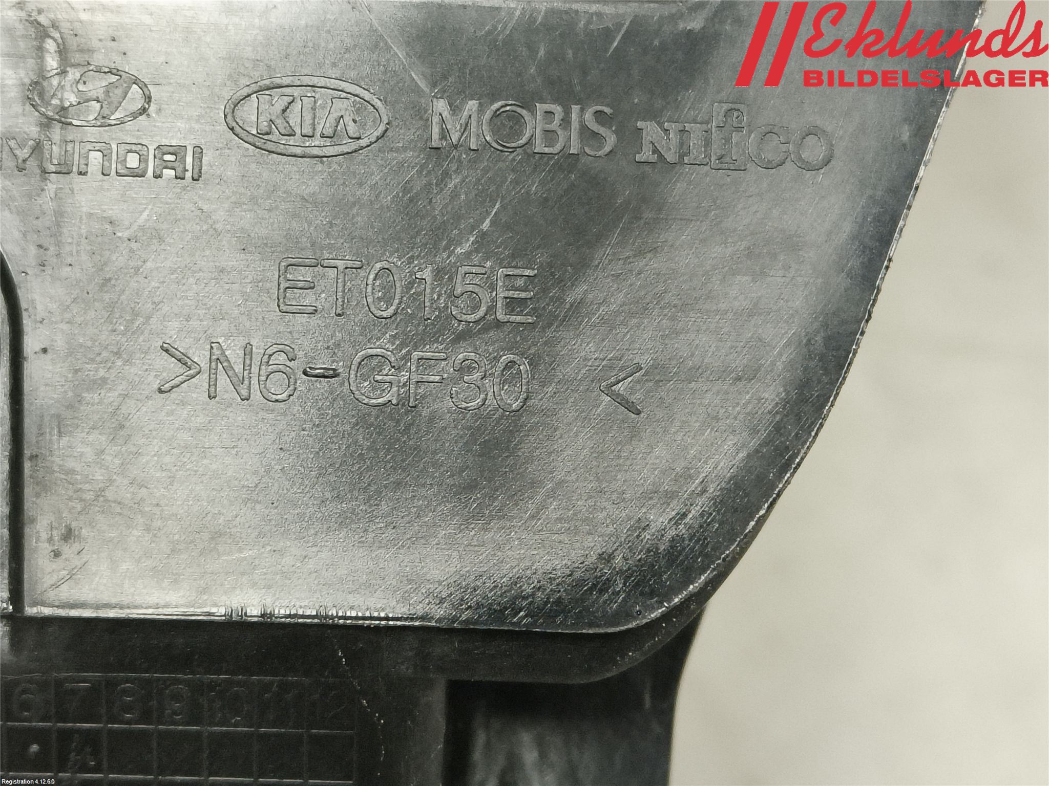 Kia CEED 12-18 Strålkastarsarg Höger