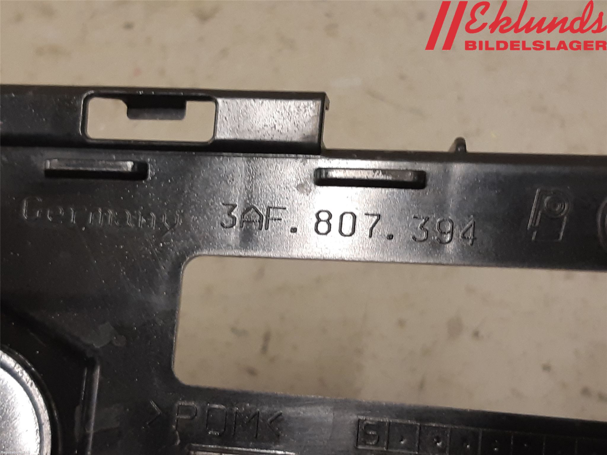 Volkswagen VW PASSAT 11-14 Stötfångarfäste Bak Hö