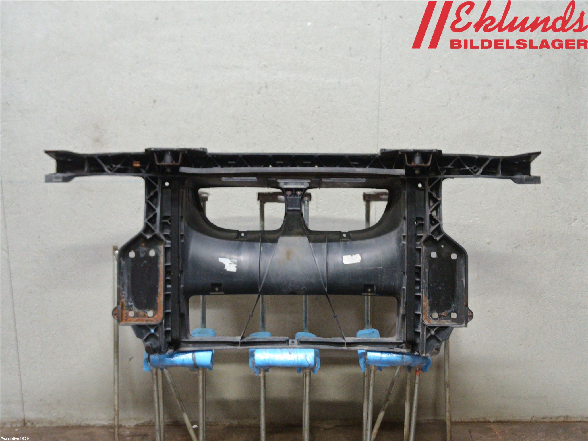 BMW 1 E87/81 5D/3D 03-11 Front Huvlåsplåt-Balk