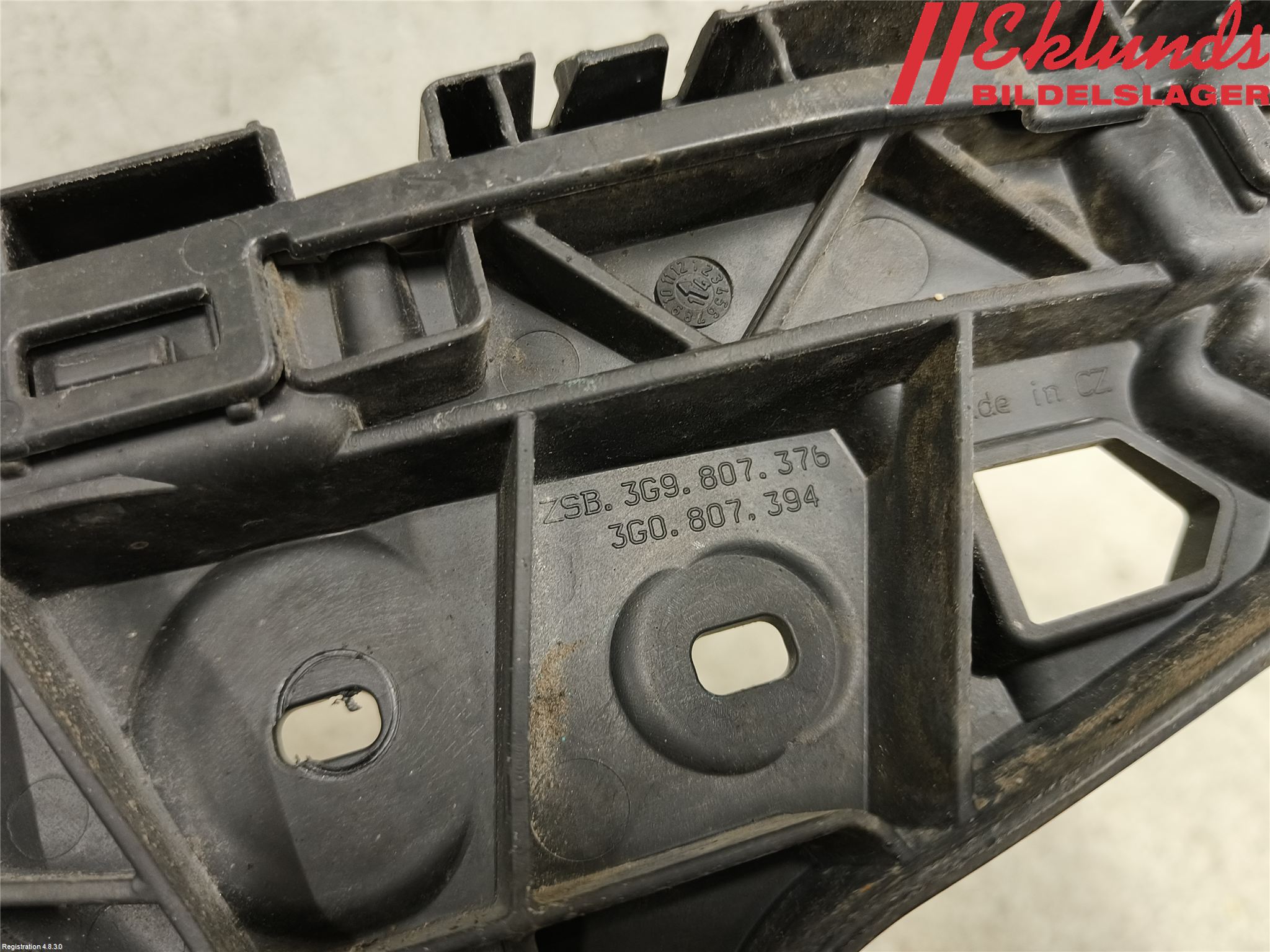 Volkswagen VW PASSAT 15-19 Stötfångarfäste Bak Hö
