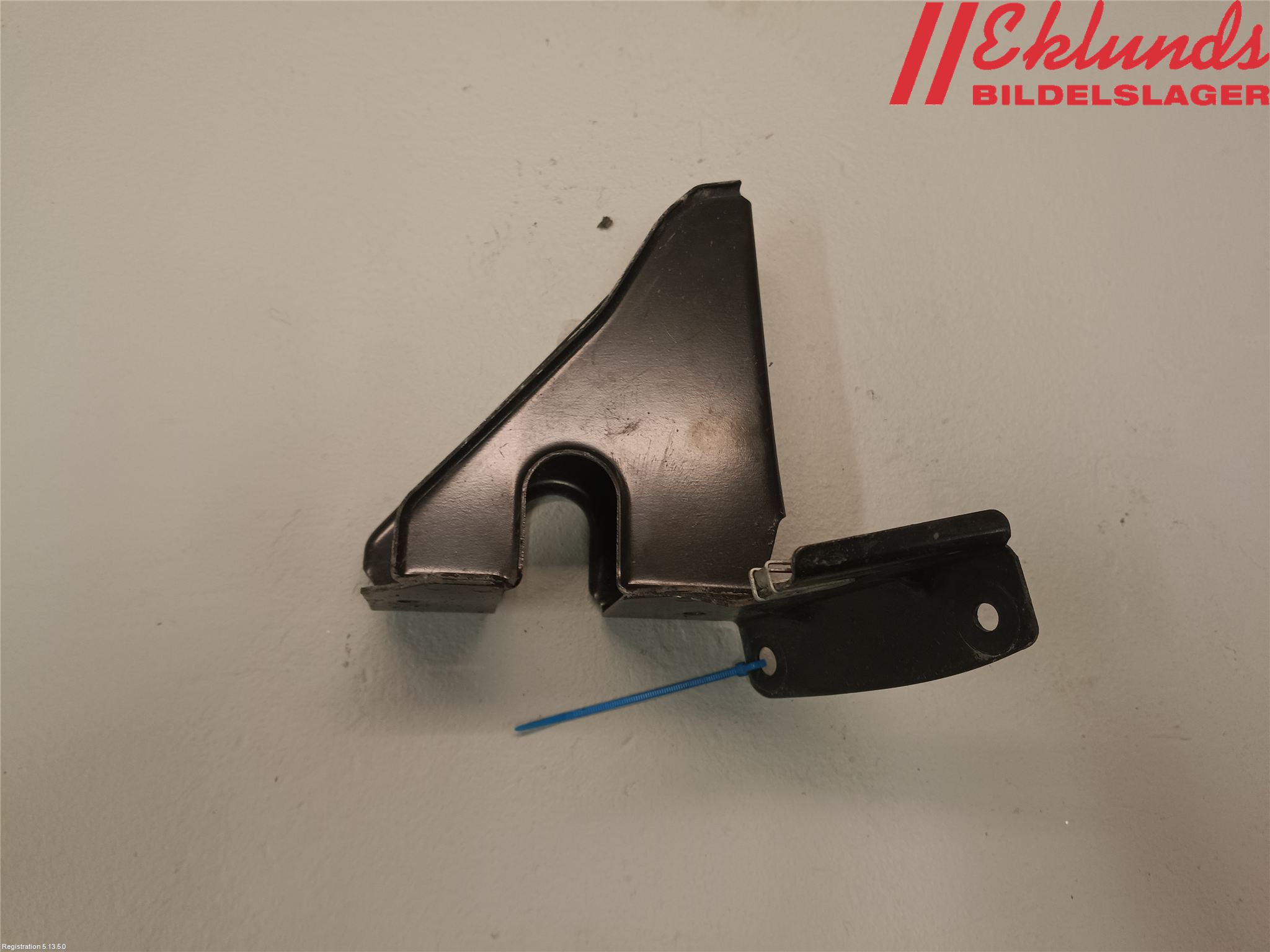 BMW 3 E90/91 SED/TOU 05-12 Front Huvlåsplåt-Balk