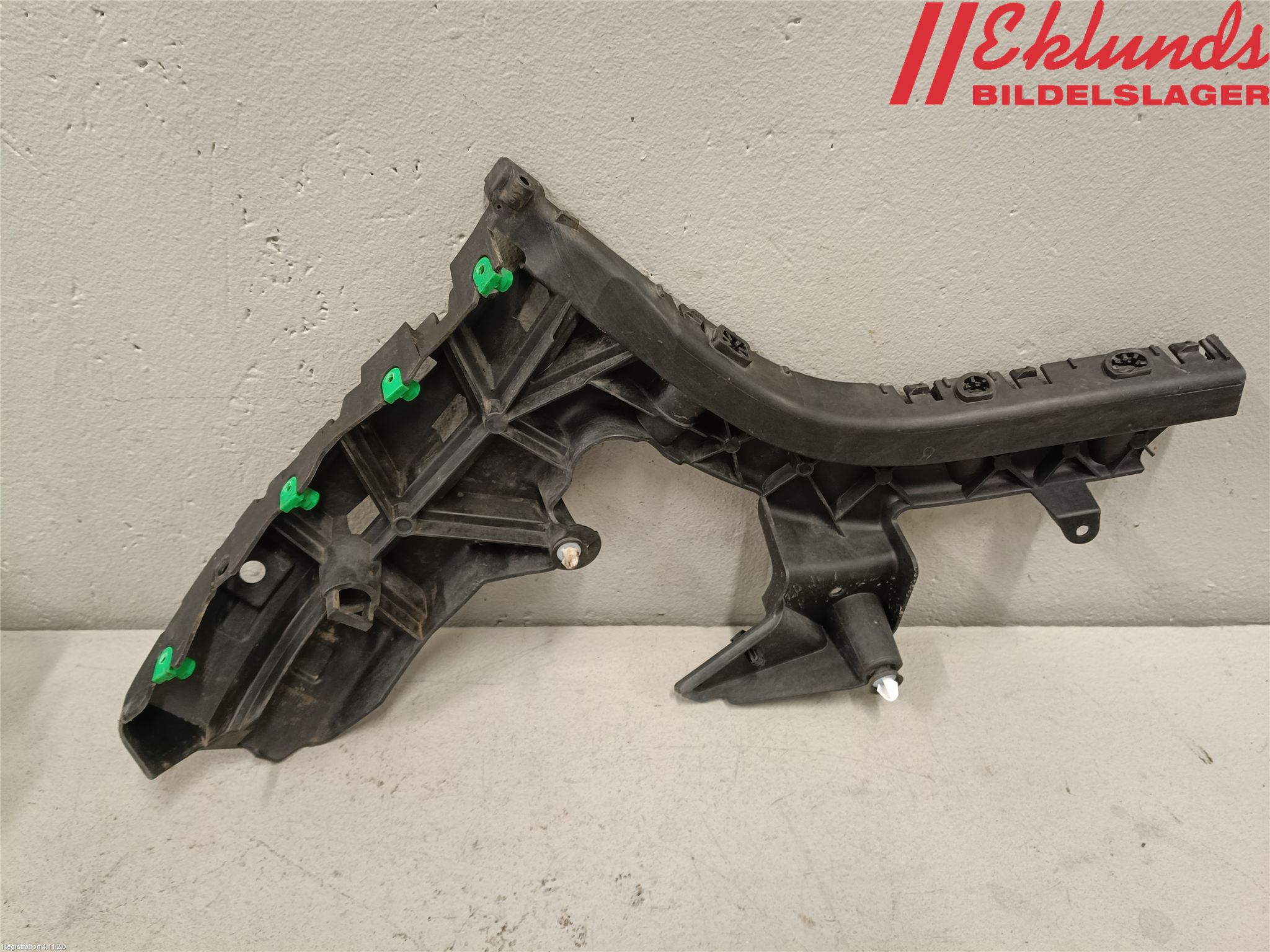 Volvo V60 19- Stötfångarfäste Bak Hö