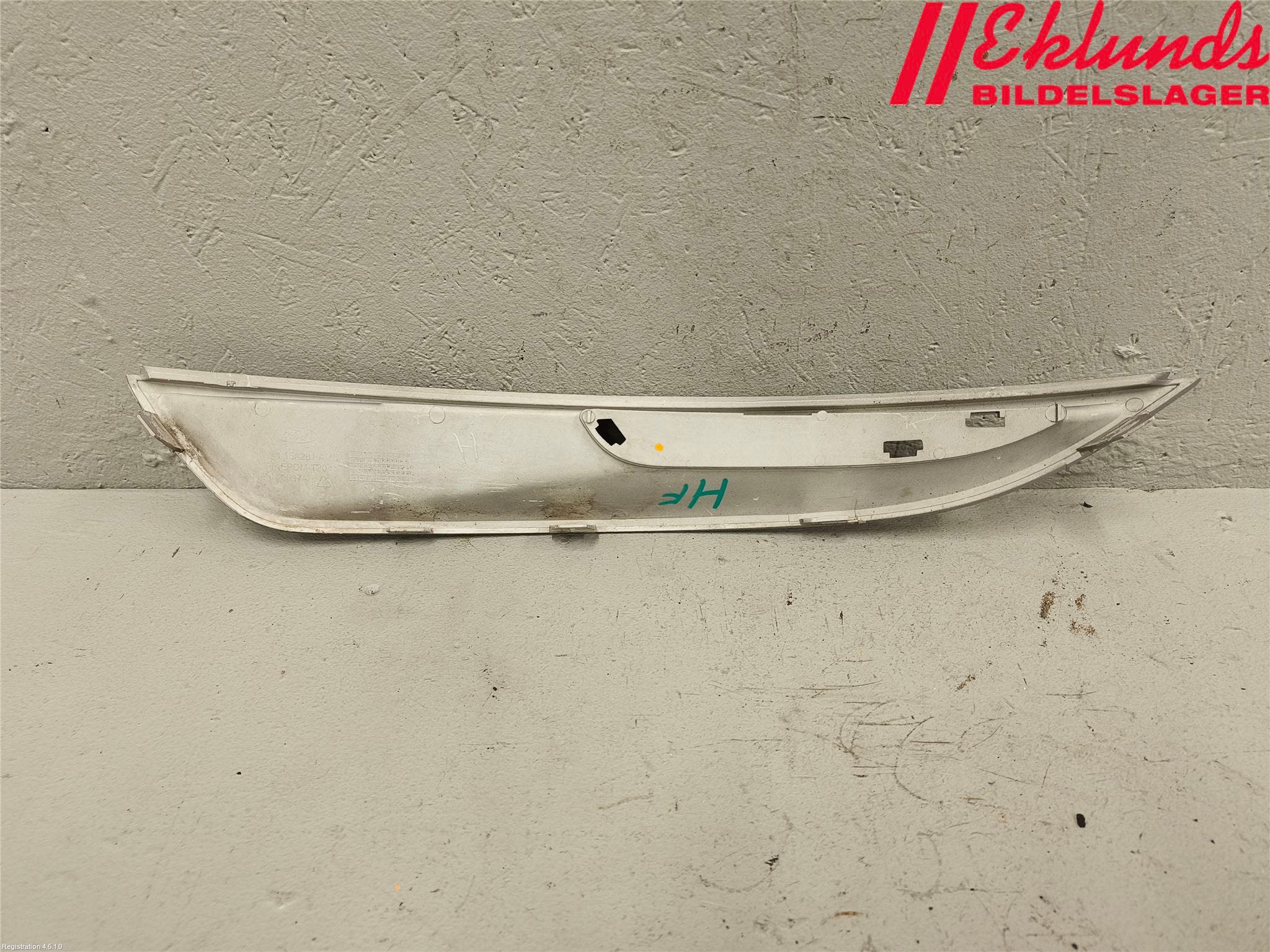 Ford KUGA 08-12 Stötfångarlist Fram
