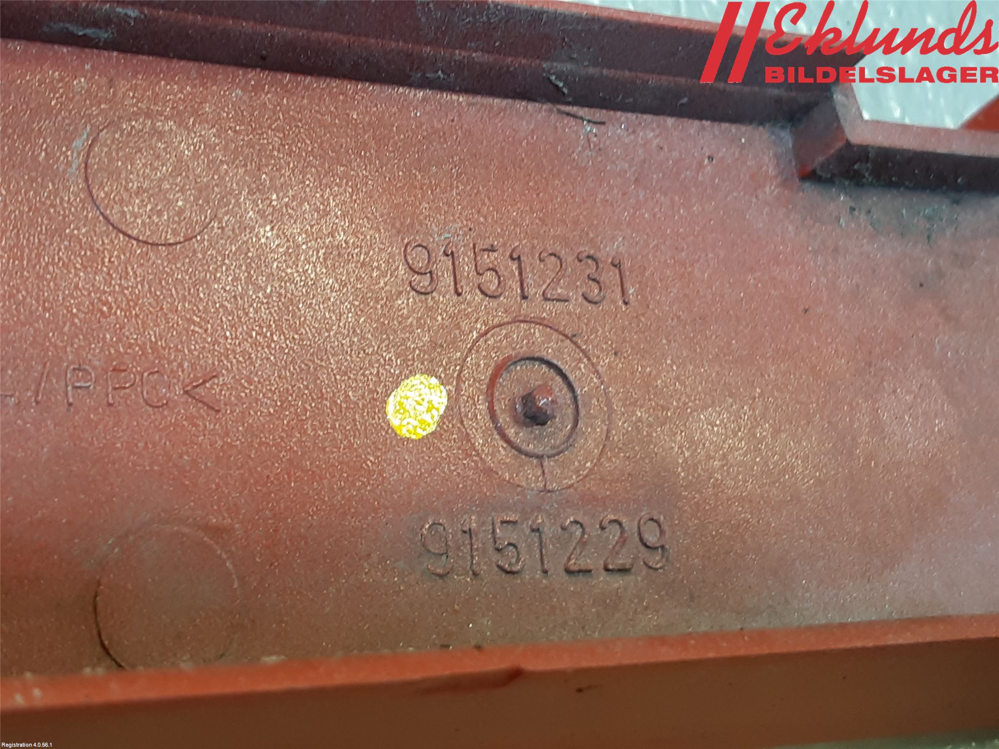 Volvo 850 91-97 Strålkastarsarg Höger