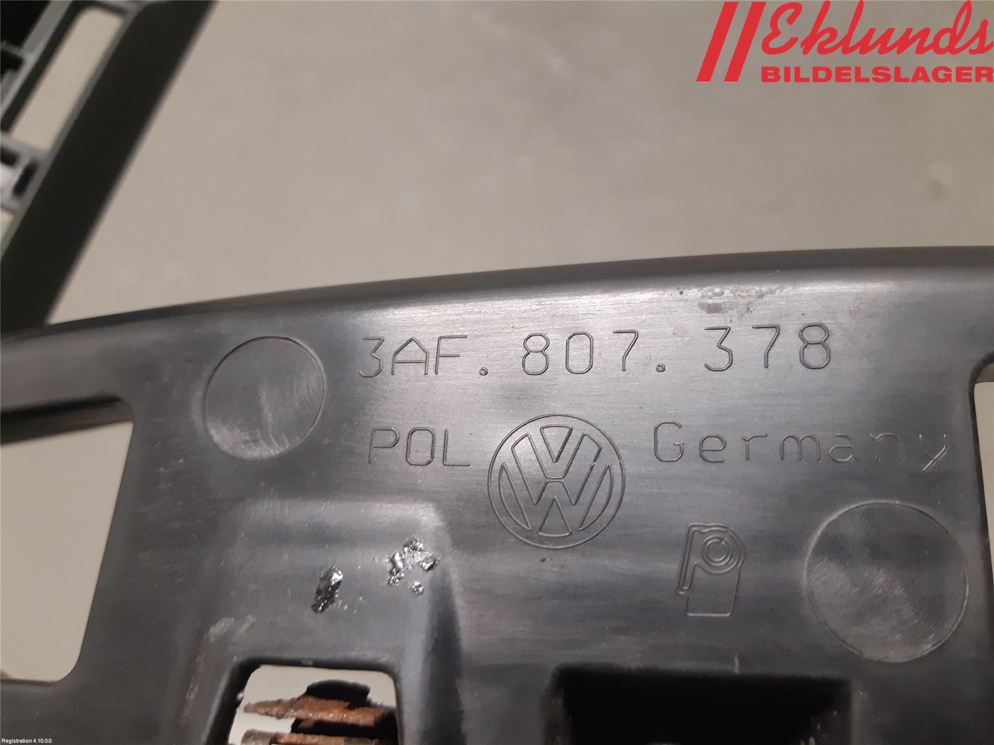 Volkswagen VW PASSAT 11-14 Stötfångarfäste Bak Hö