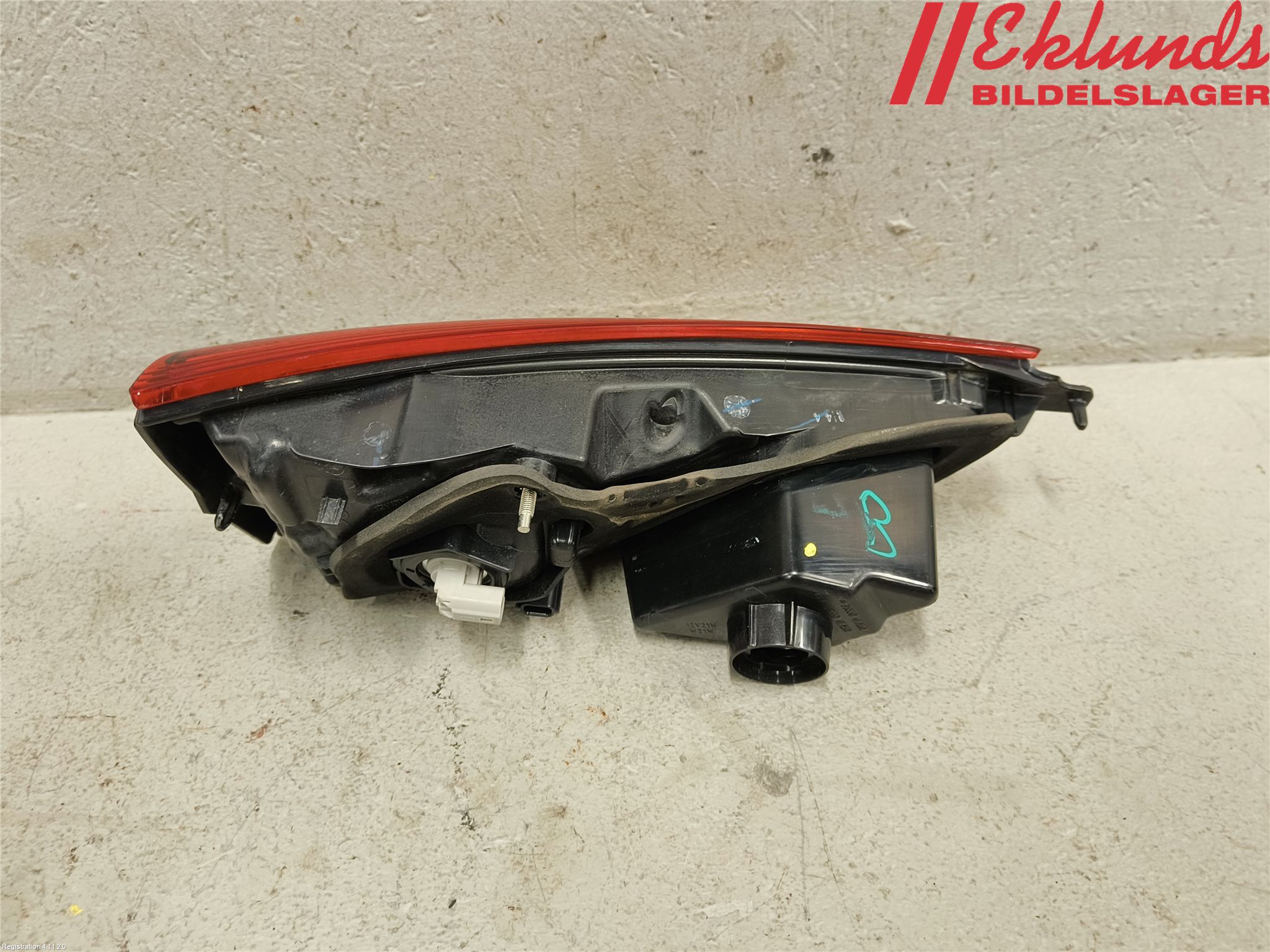 Nissan QASHQAI 14-17 Bakljus Lucka Hö