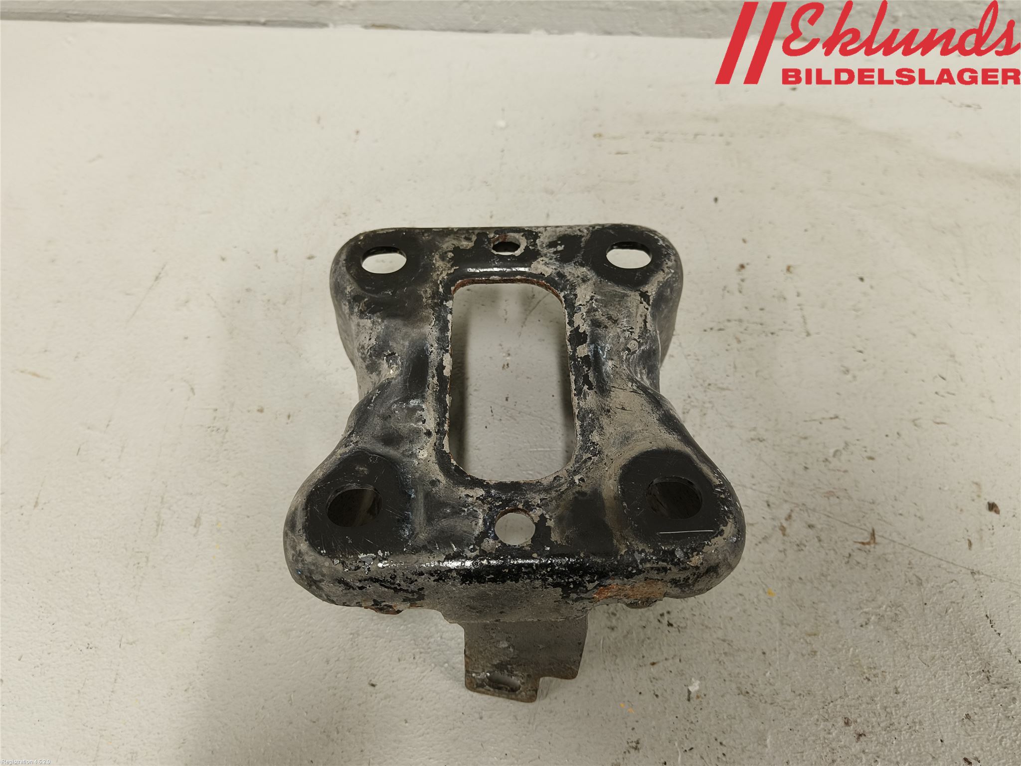 Toyota PROACE II 16- Bakaxel Fäste