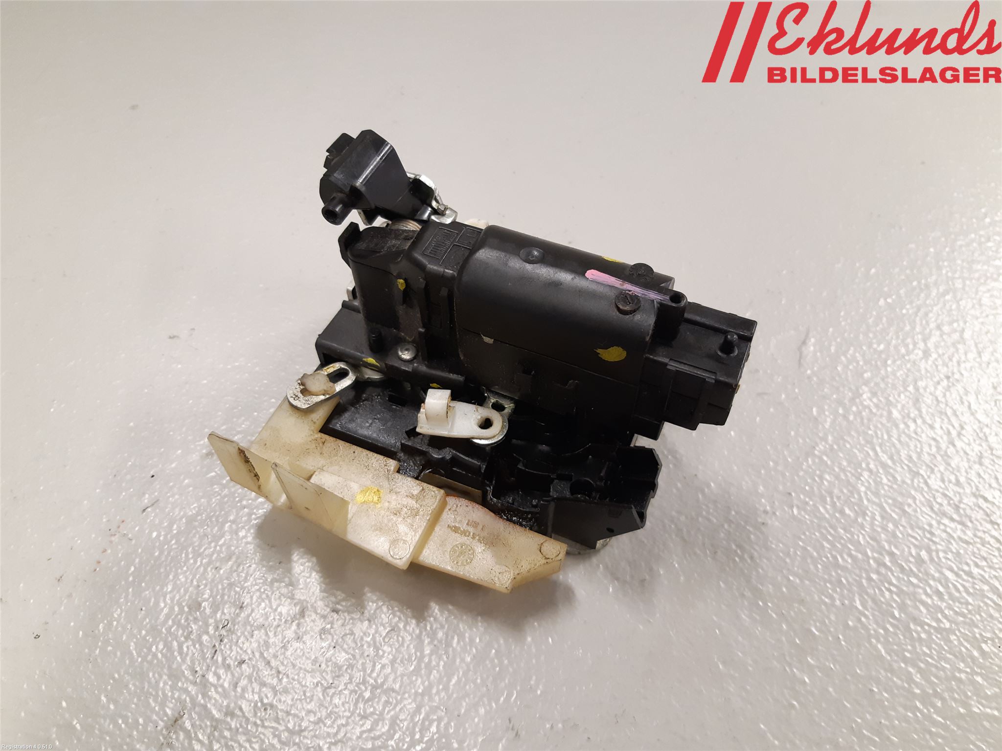 Dacia DUSTER 10-17 Låskista-Dörrlås