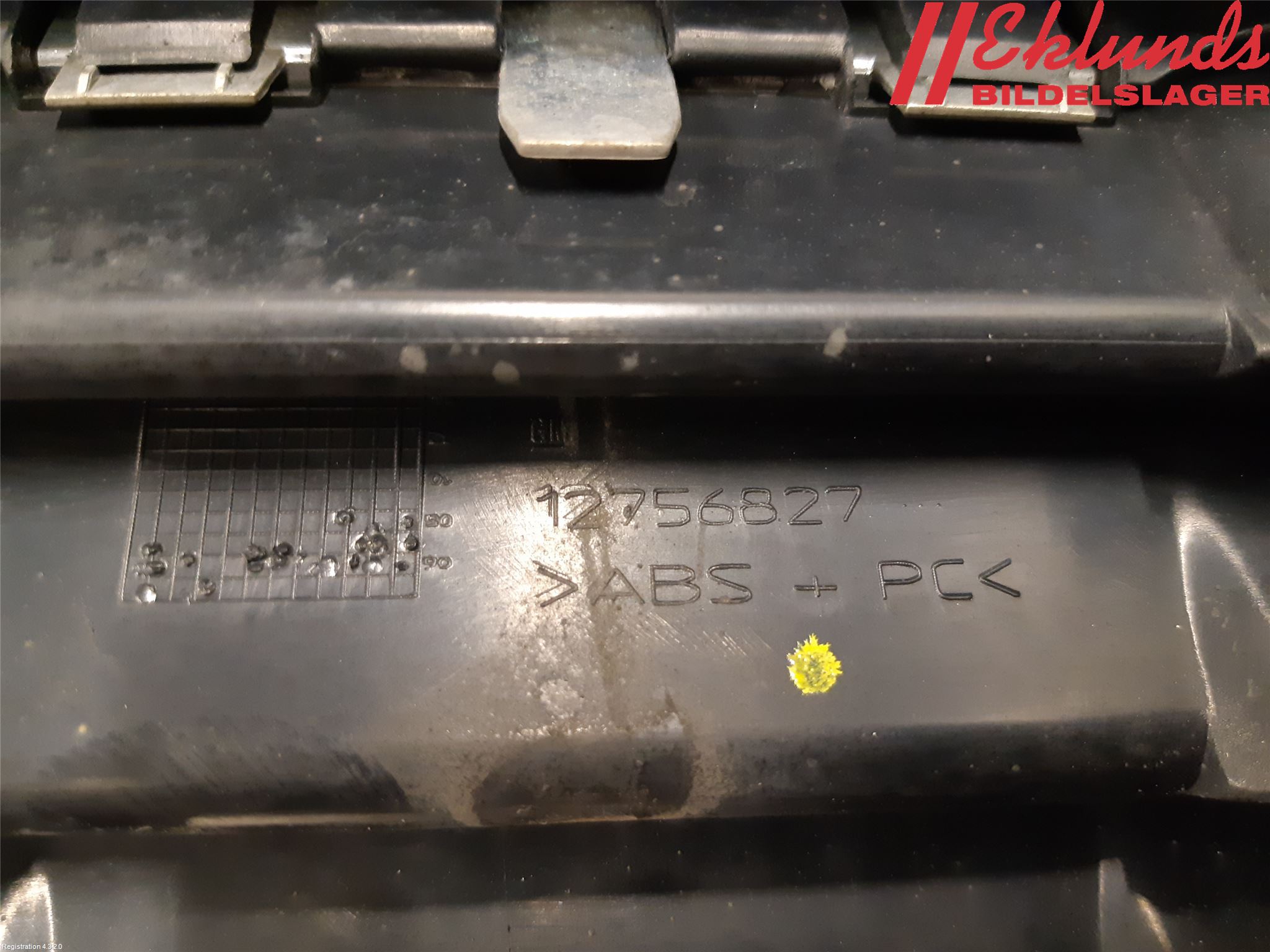 Saab 9-5     06-10 Grilldel Mitt