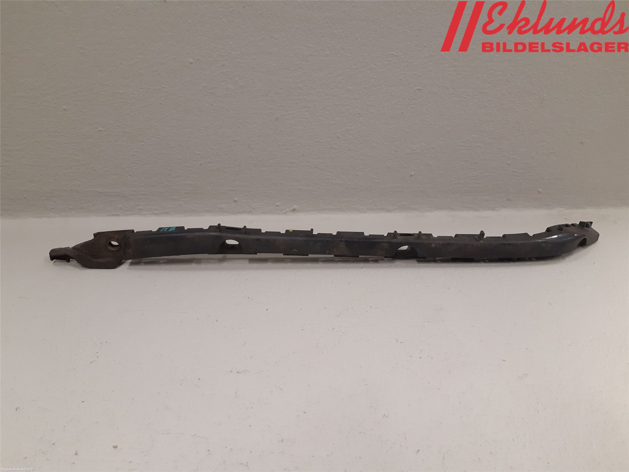 Mercedes-Benz MB E-KLASS (W212) 09-16 Stötfångarfäste Bak Hö