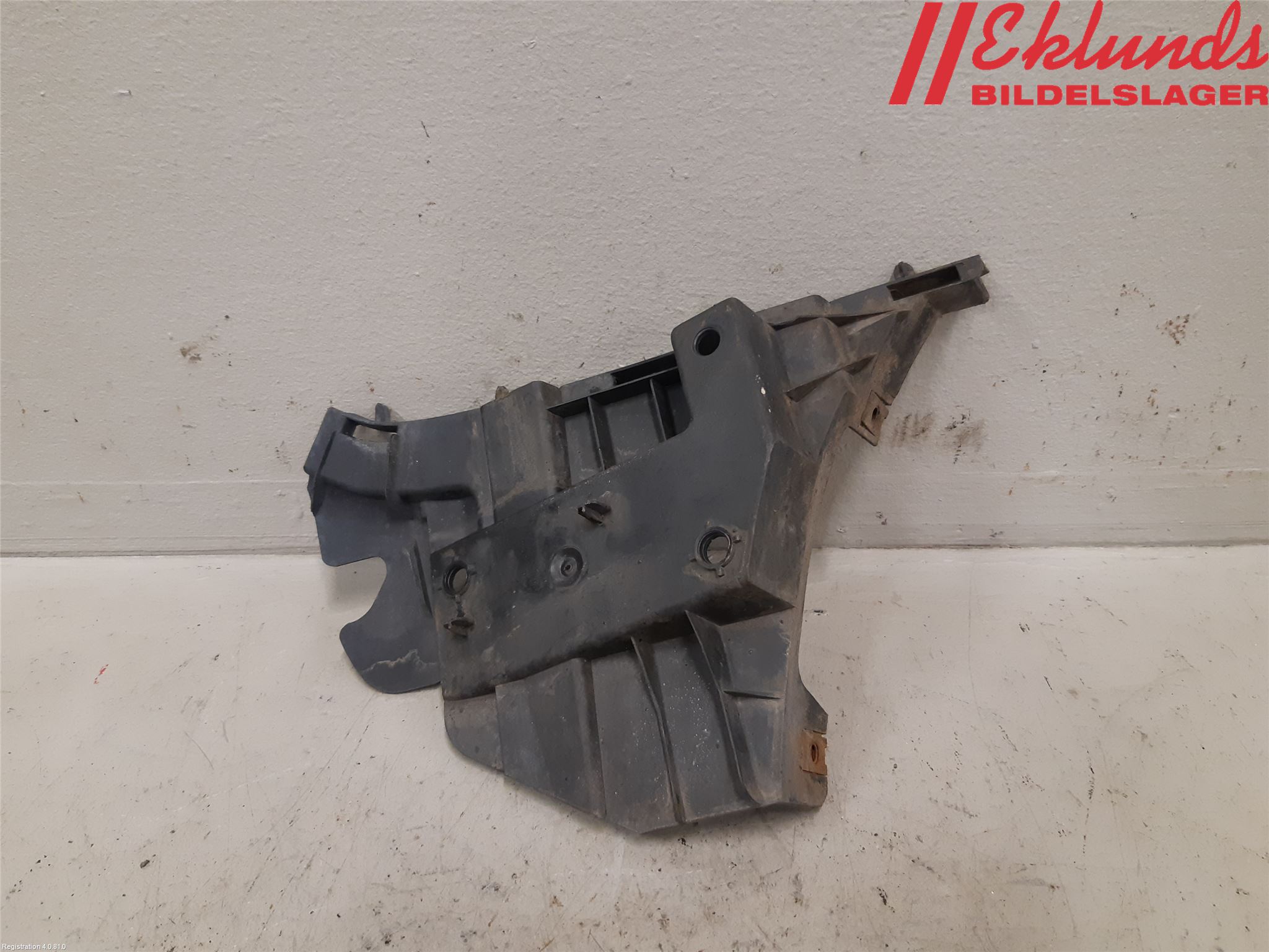 Volvo V70 08-13 Stötfångarfäste Fram Hö