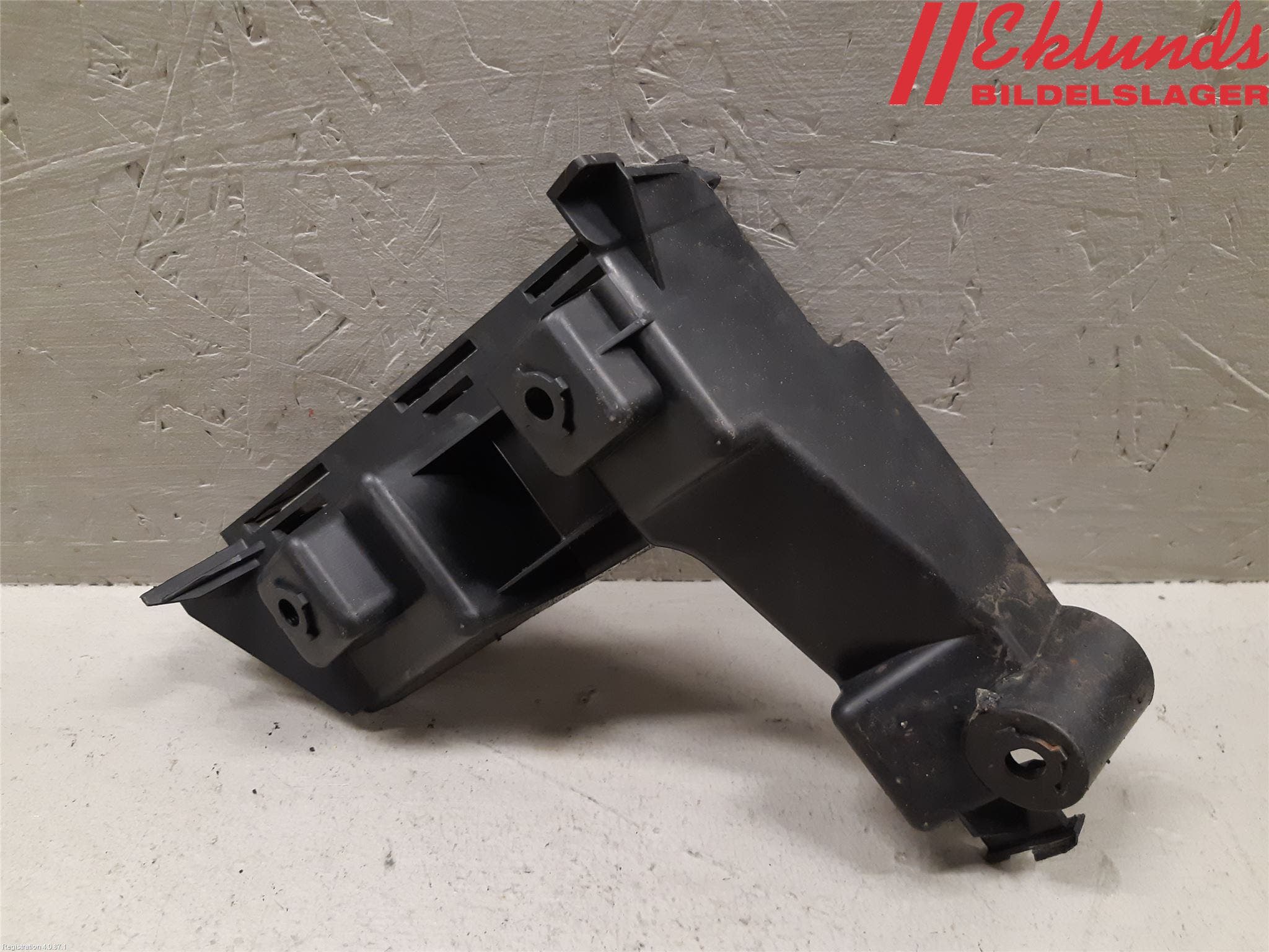 Volvo V70 08-13 Stötfångarfäste Bak Hö