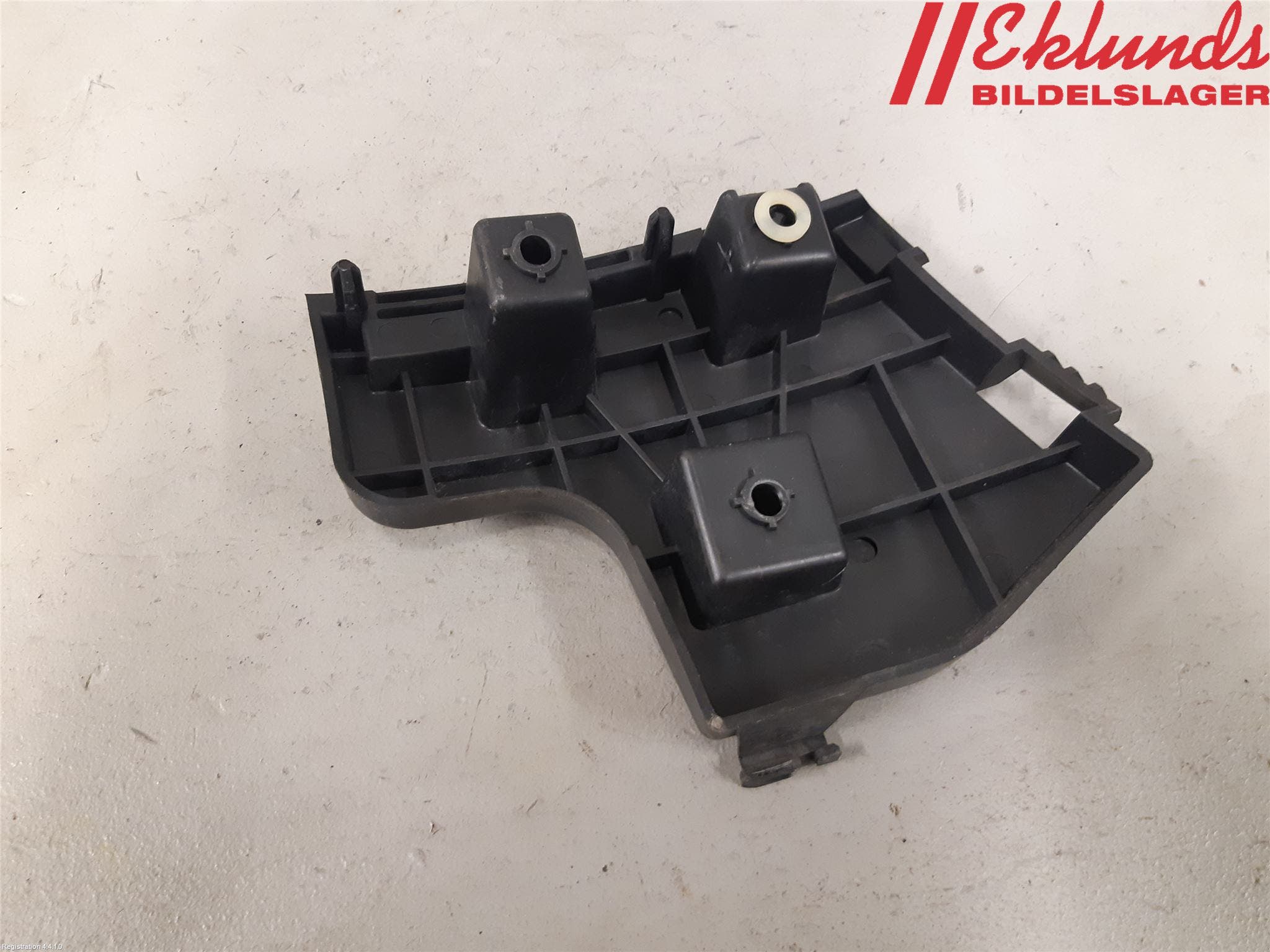 Volvo V60 11-13 Stötfångarfäste Bak Hö