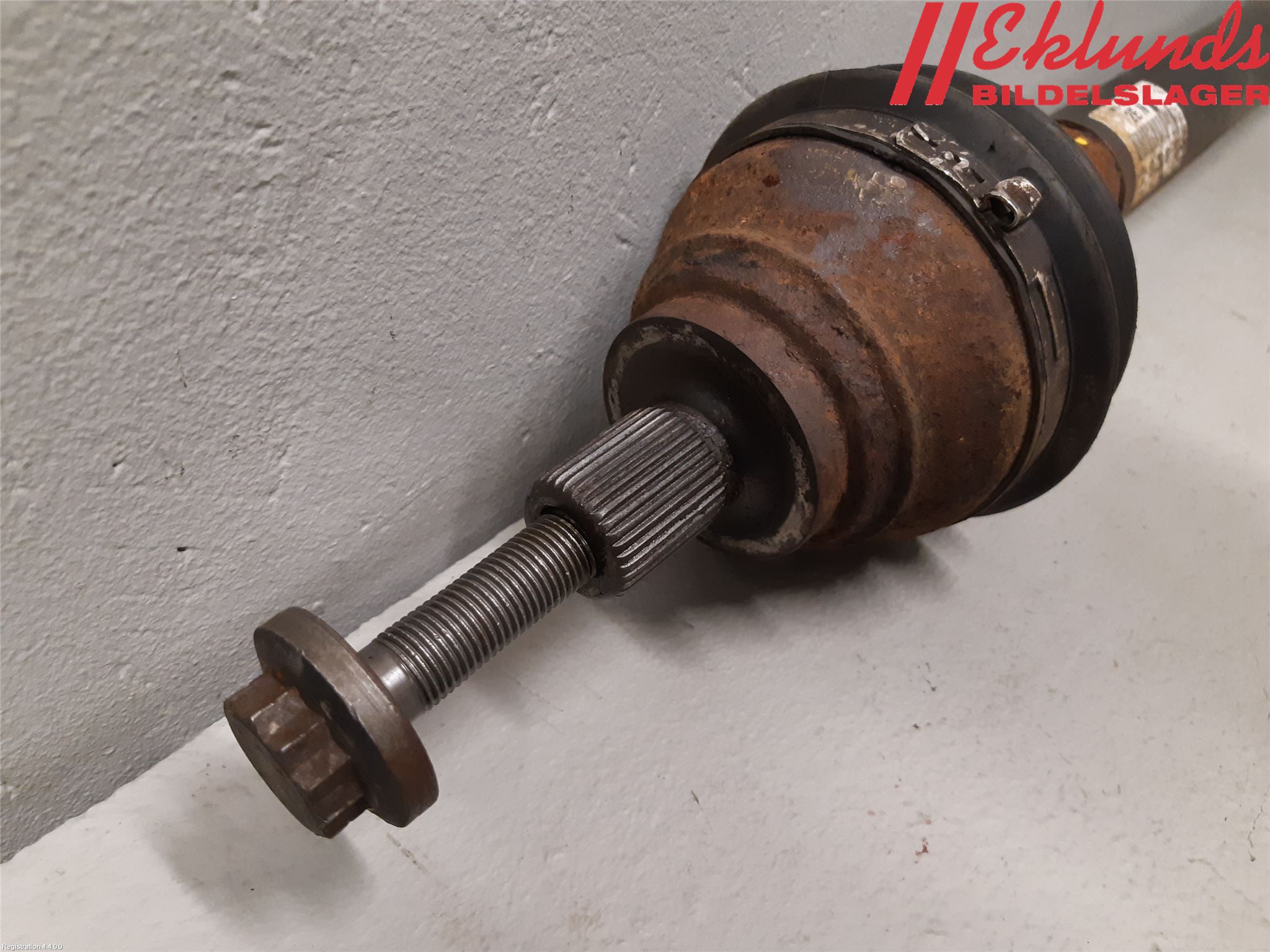 Volkswagen VW CADDY      04-10 Drivaxel Fram Höger