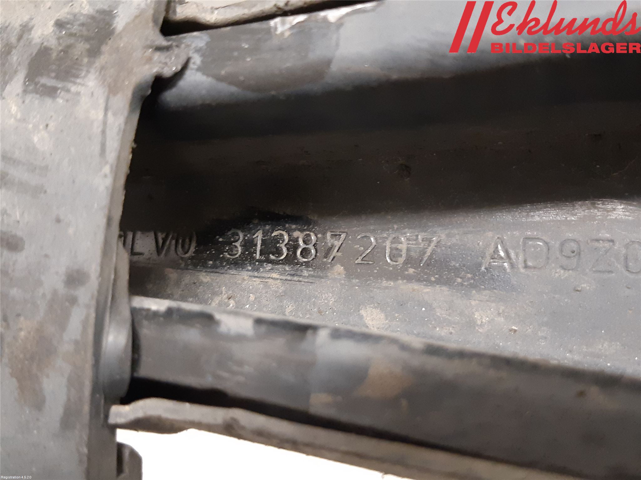 Volvo V90 17->> Bärarm Bak Höger