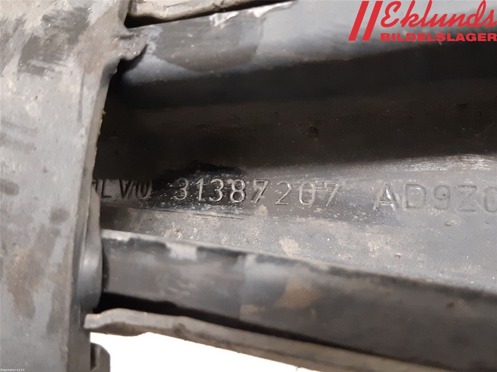 Volvo V90 17->> Bärarm Bak Höger