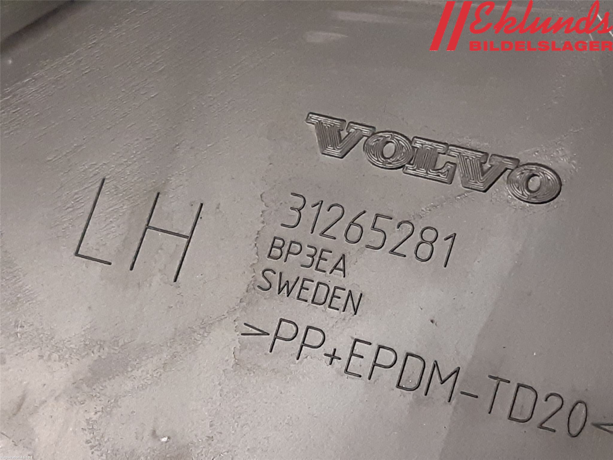 Volvo V60 14-18 Stötfångarfäste Bak Vä