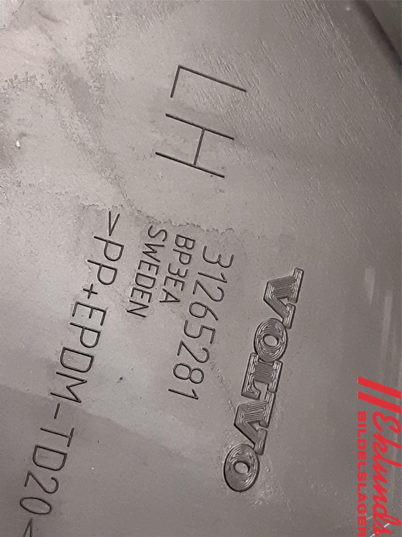 Volvo V60 14-18 Stötfångarfäste Bak Vä