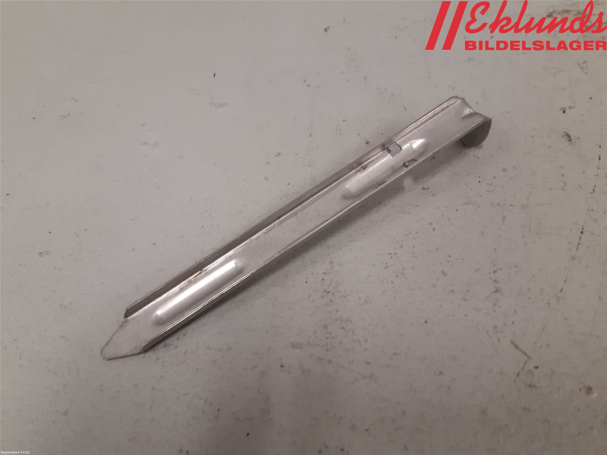 Volvo V70 08-13 Strålkast Fästsarg