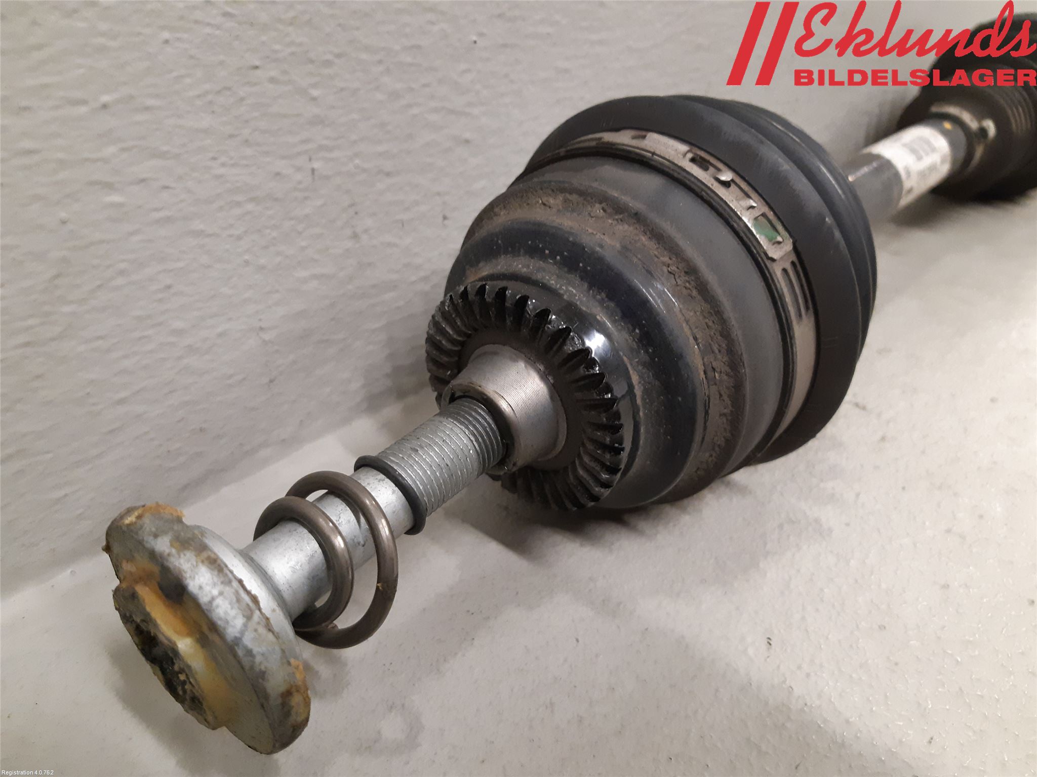 BMW 3 F30/F31/F80 12-19 Drivaxel Fram Höger