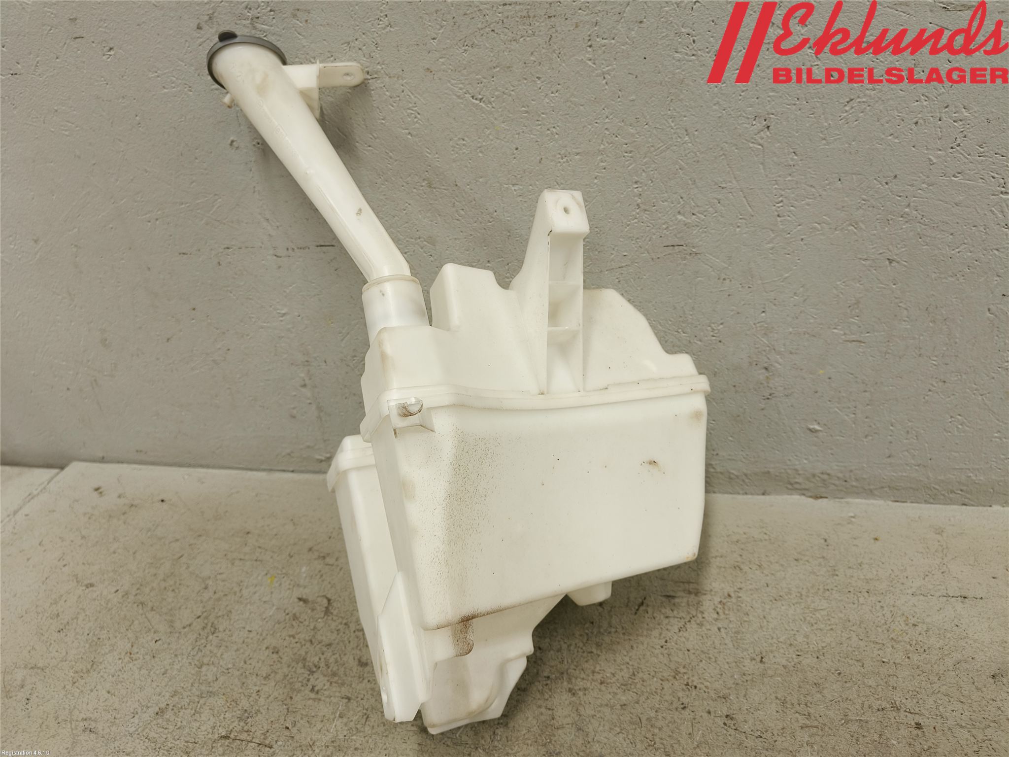 Nissan PULSAR Spolartank Vindruta