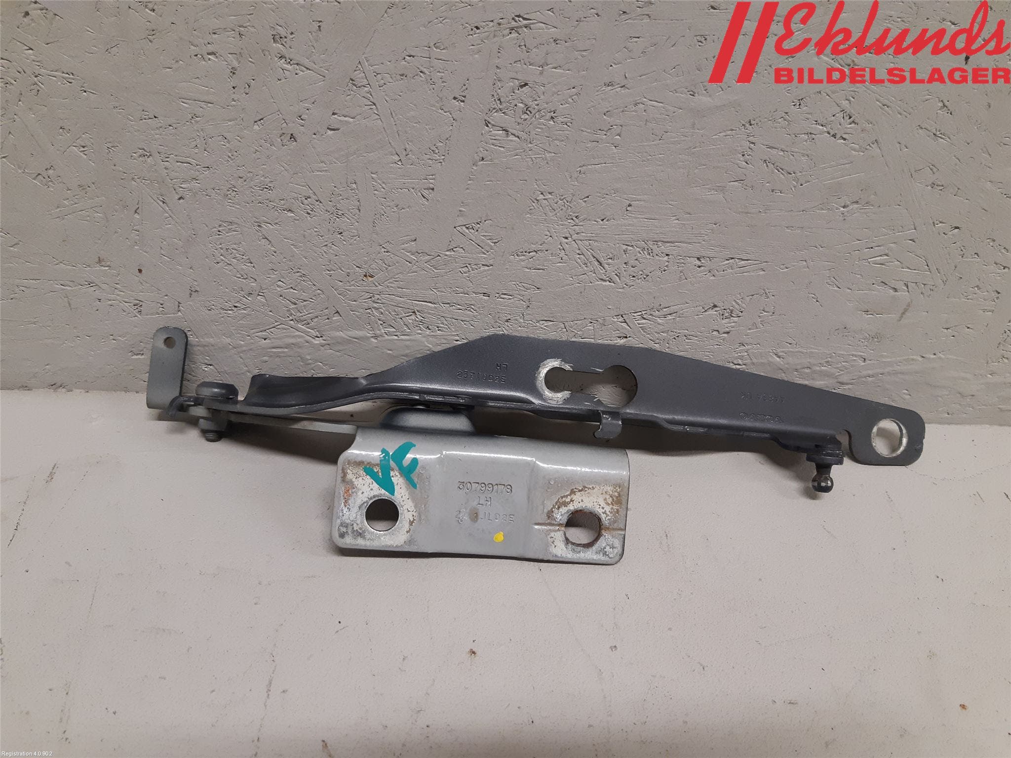 Volvo V60 11-13 Huvgångjärn