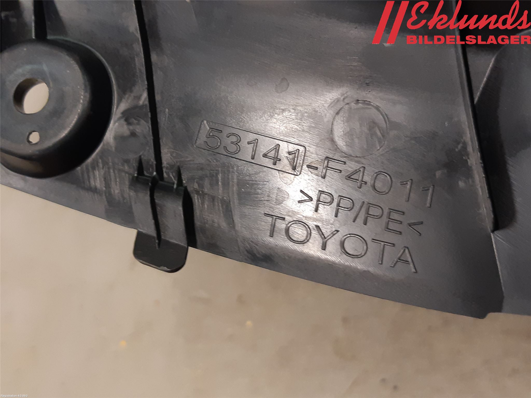 Toyota C-HR 16-23 Täckplast Front