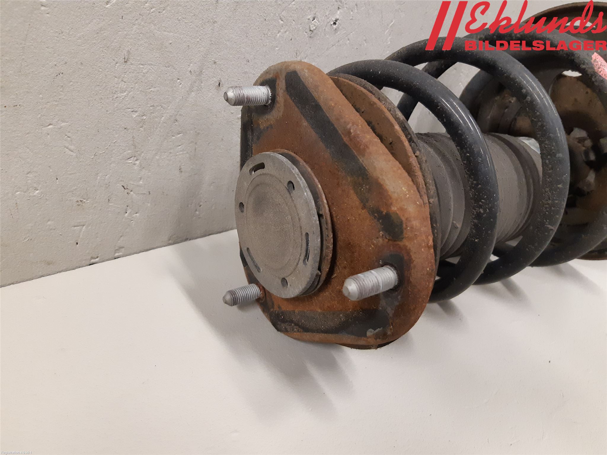 Toyota AVENSIS 09-15 Fjäderben Fram Vänster