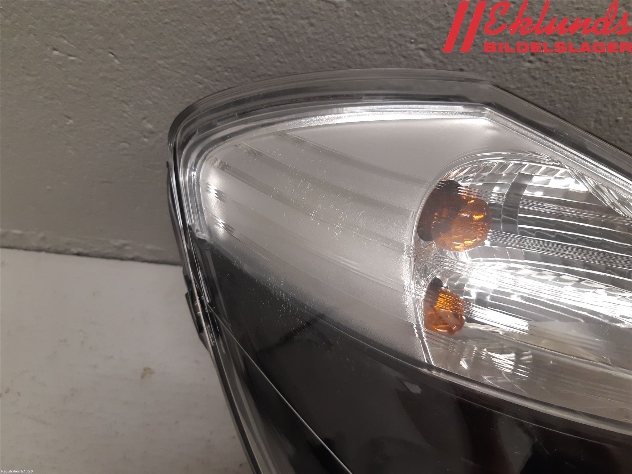 Renault CLIO III  09-12 Strålkastare Höger