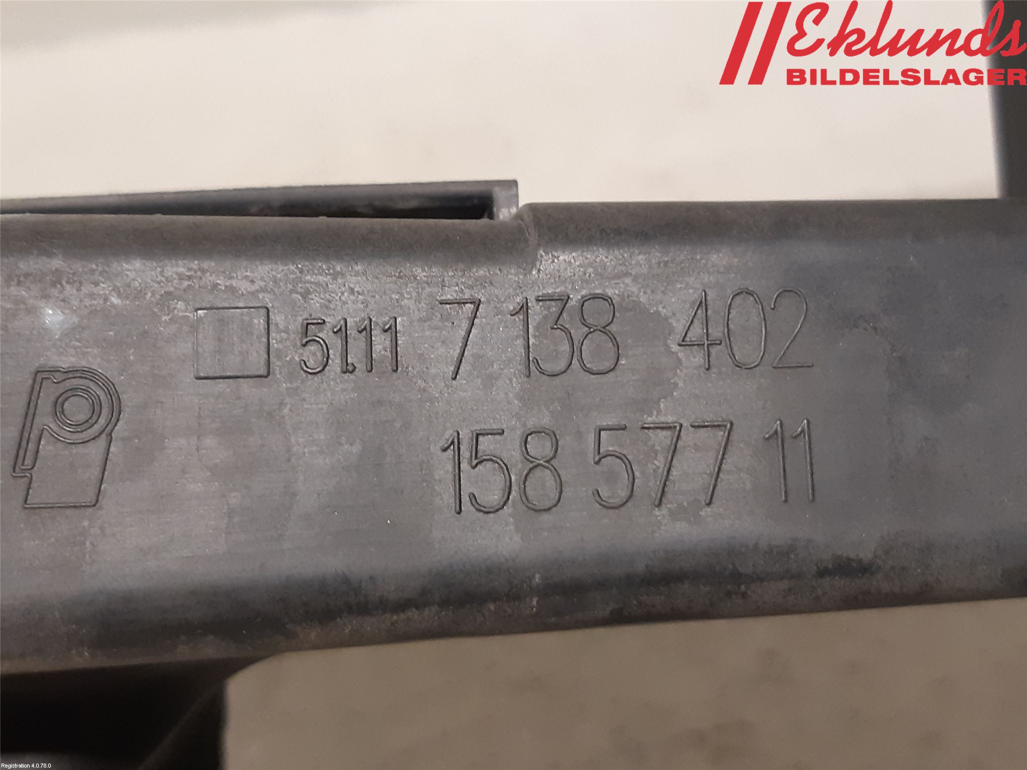 BMW 3 E90/91 SED/TOU 05-12 Strålkastarsarg Höger