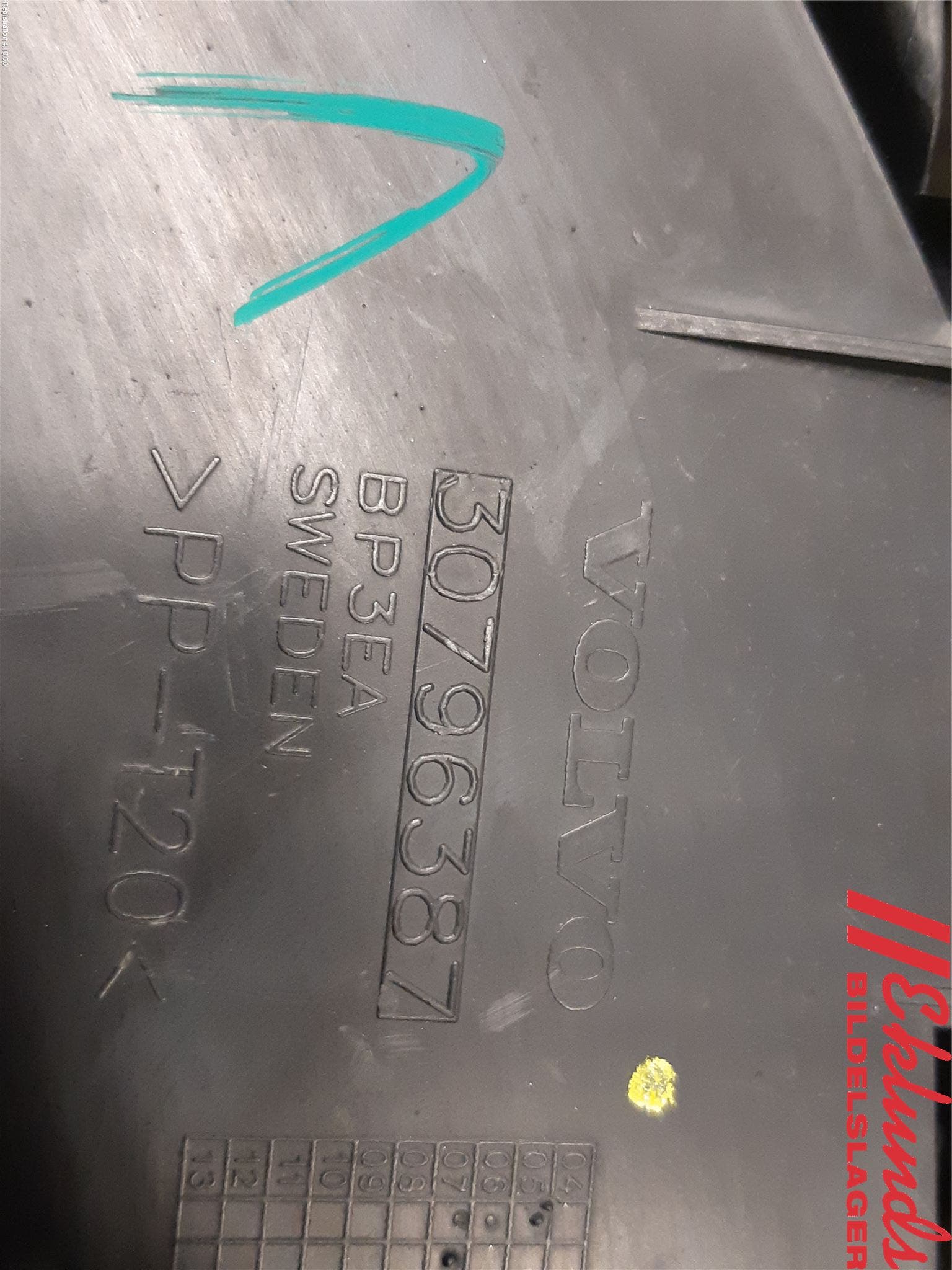 Volvo V70 08-13 Strålkast Fästsarg