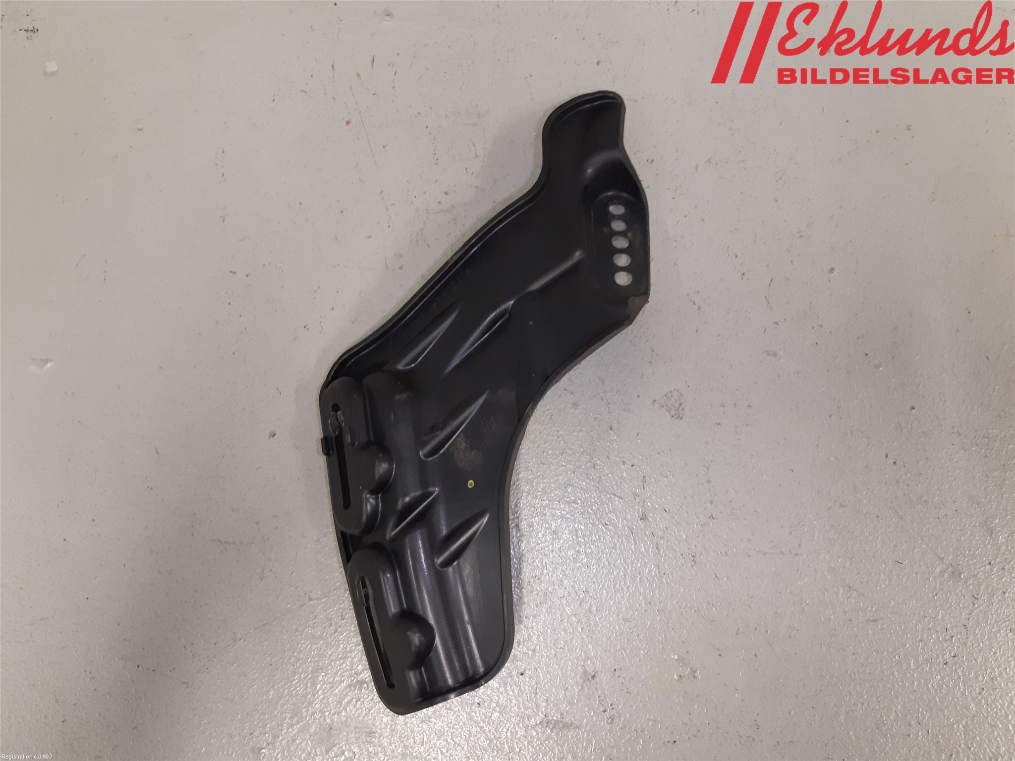 Peugeot PEUGOT 208 16-19 Skärmfäste Fram Hö