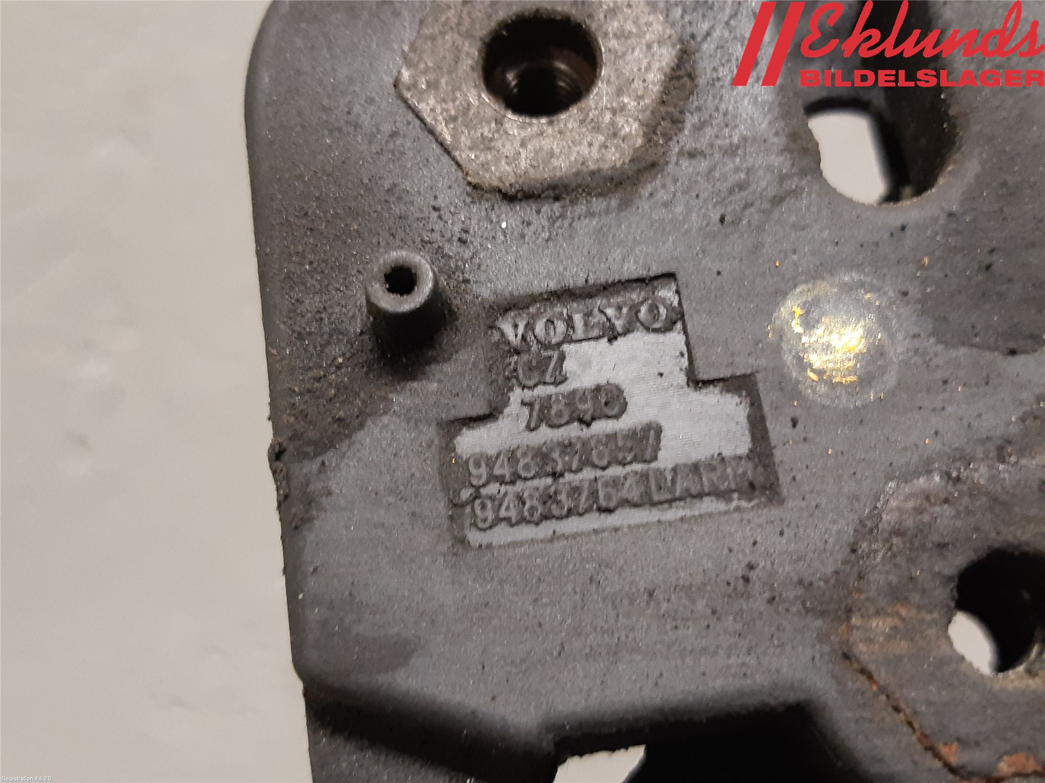 Volvo V70 05-08 Huvlås